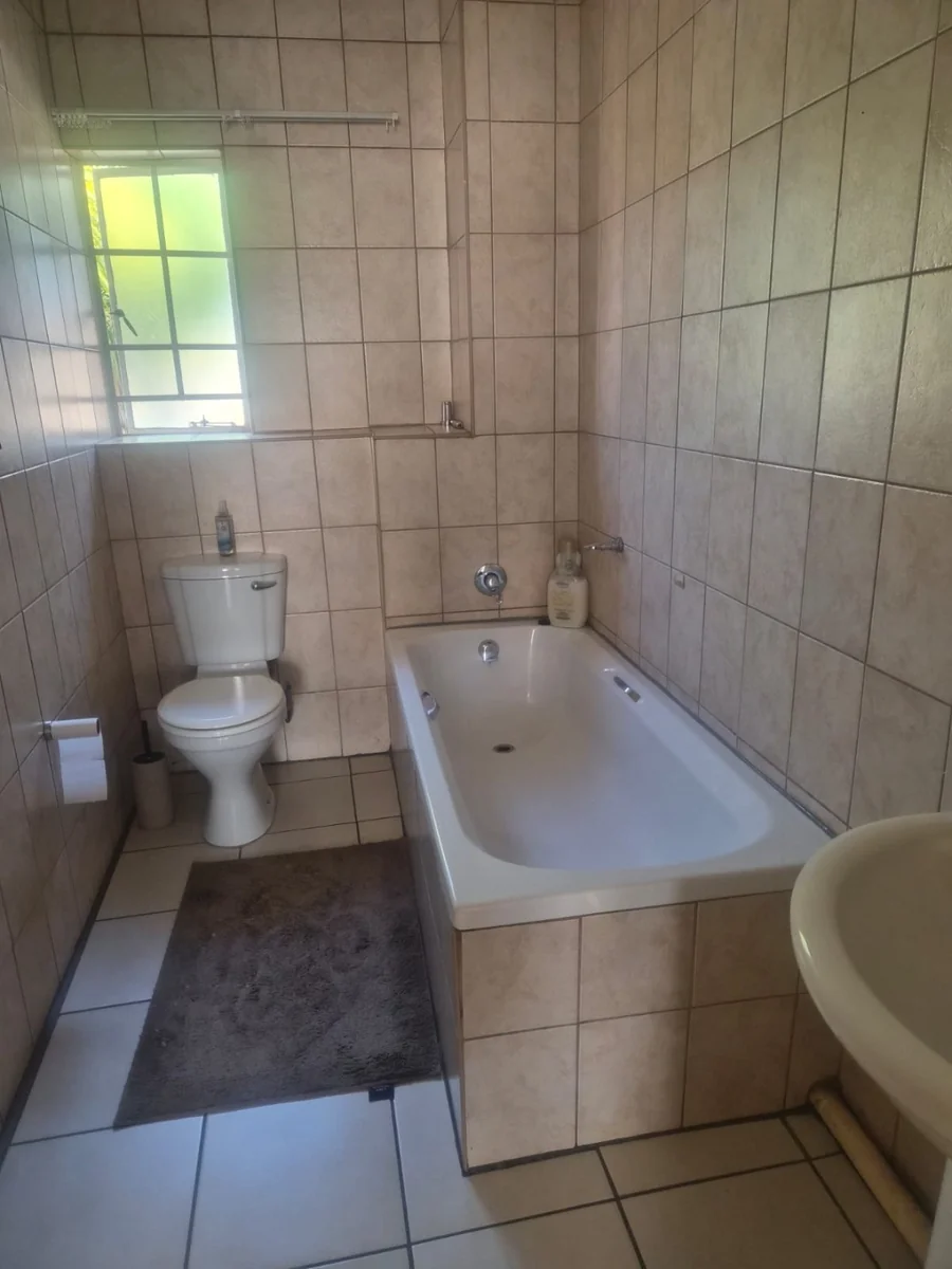 House to Rent in Waterval East