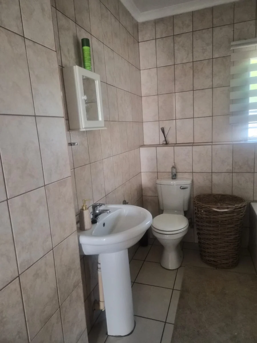 House to Rent in Waterval East