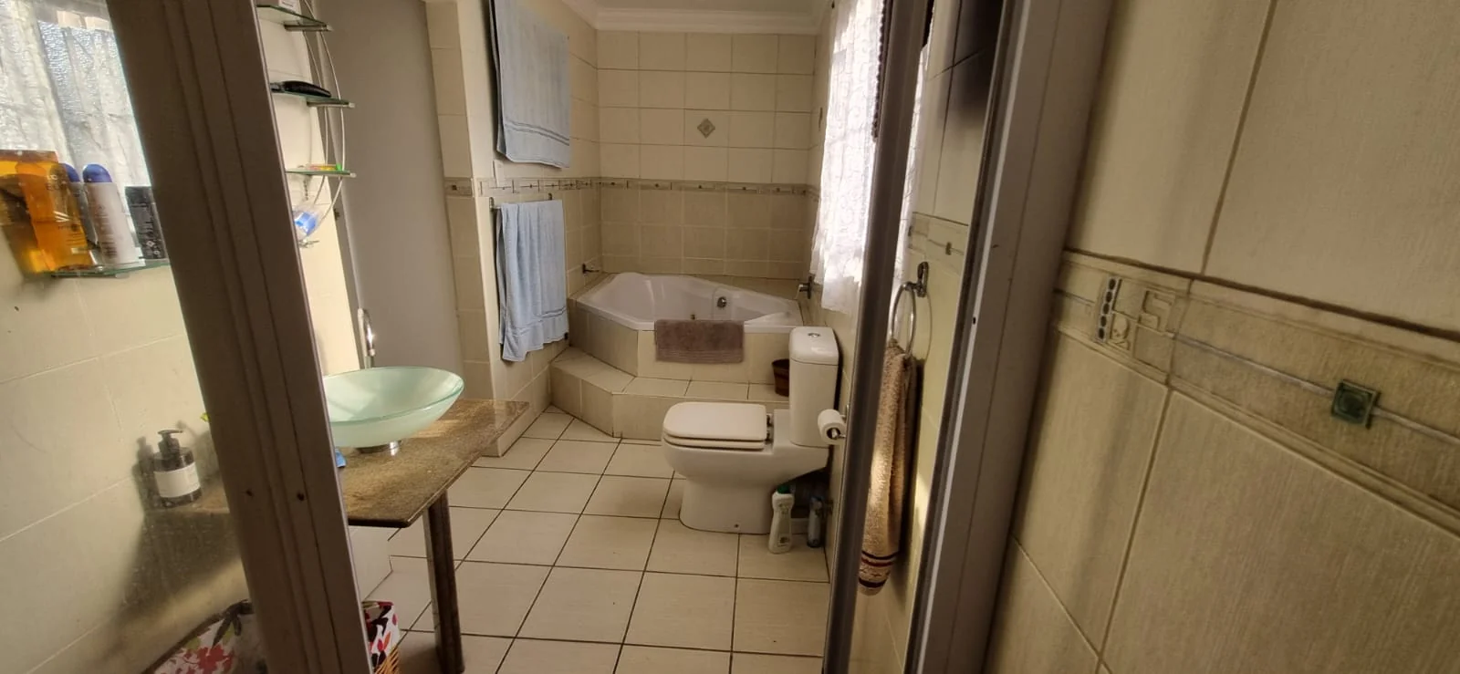 SPACIOUS FAMILY HOME WITH FLATLET
