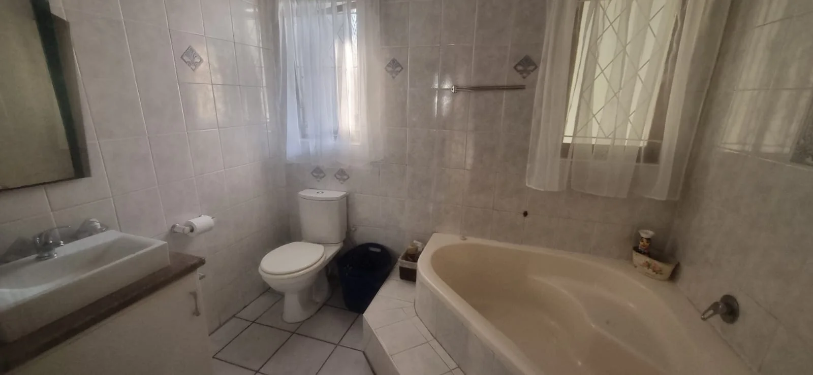 SPACIOUS FAMILY HOME WITH FLATLET