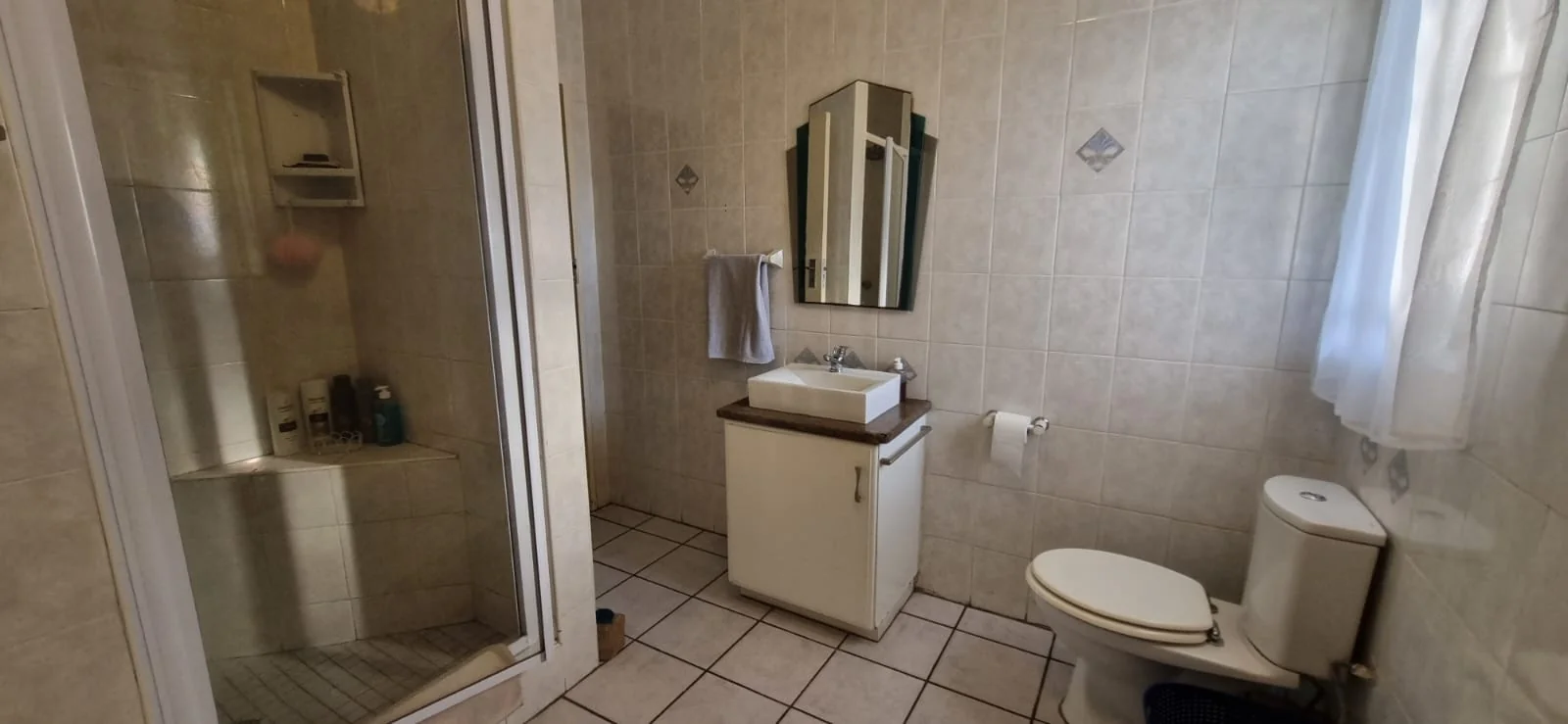 SPACIOUS FAMILY HOME WITH FLATLET