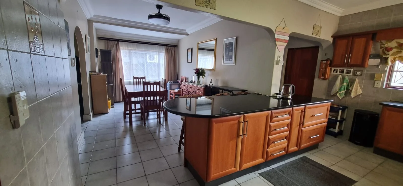 SPACIOUS FAMILY HOME WITH FLATLET