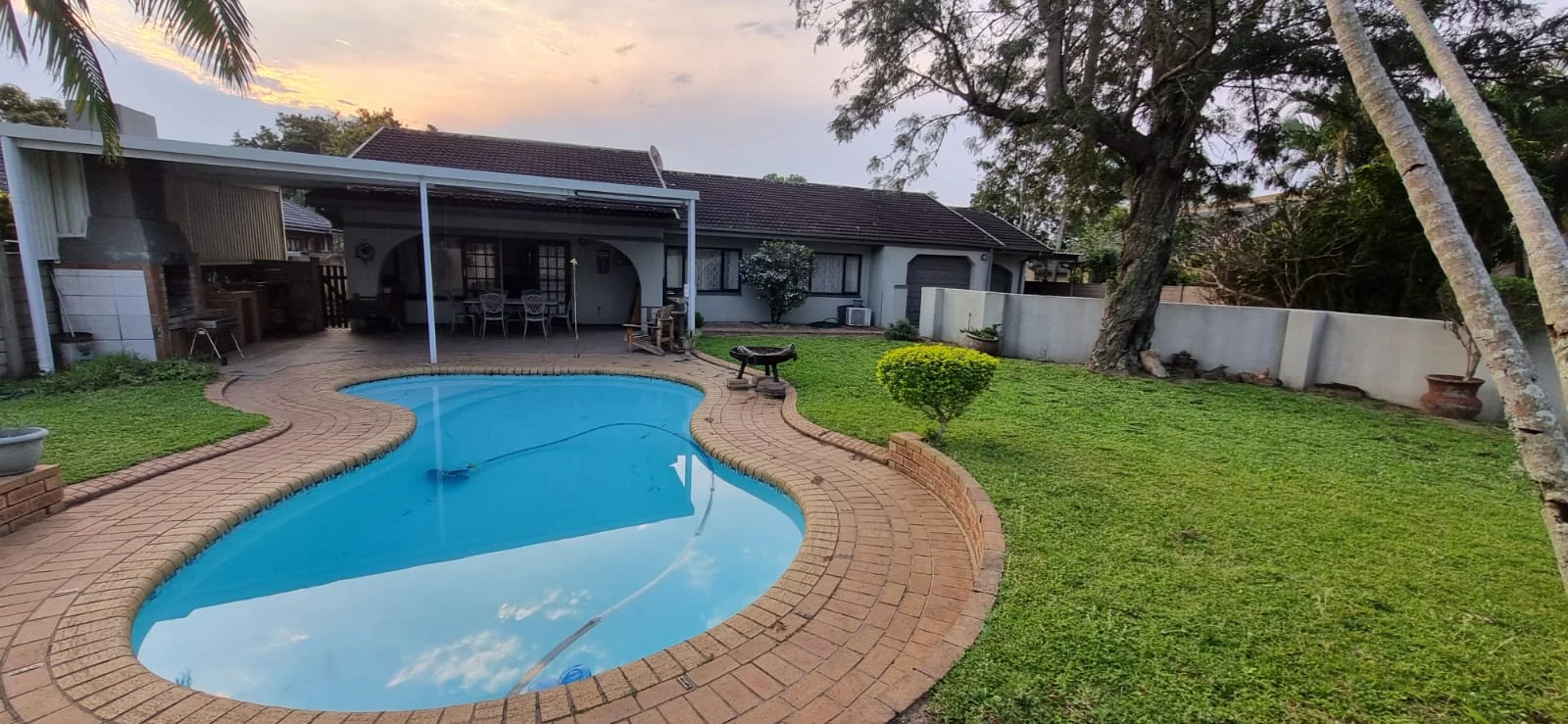 SPACIOUS FAMILY HOME WITH FLATLET