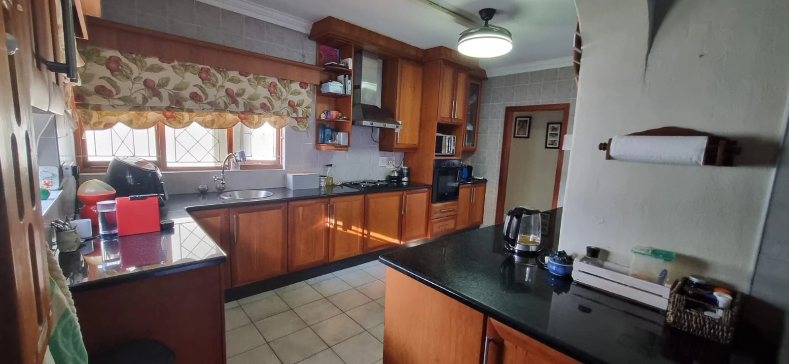 SPACIOUS FAMILY HOME WITH FLATLET