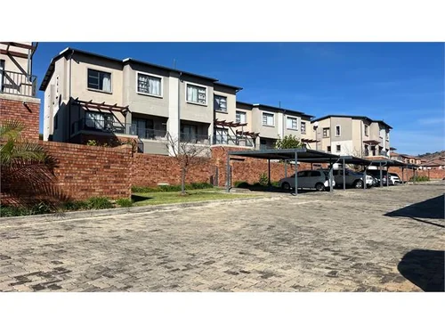 2 Penguin Close, Wilgeheuwel, Roodepoort