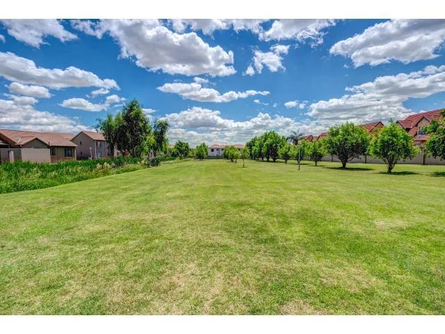 2 Bedroom 2 Bathroom Unit in Willowbrook