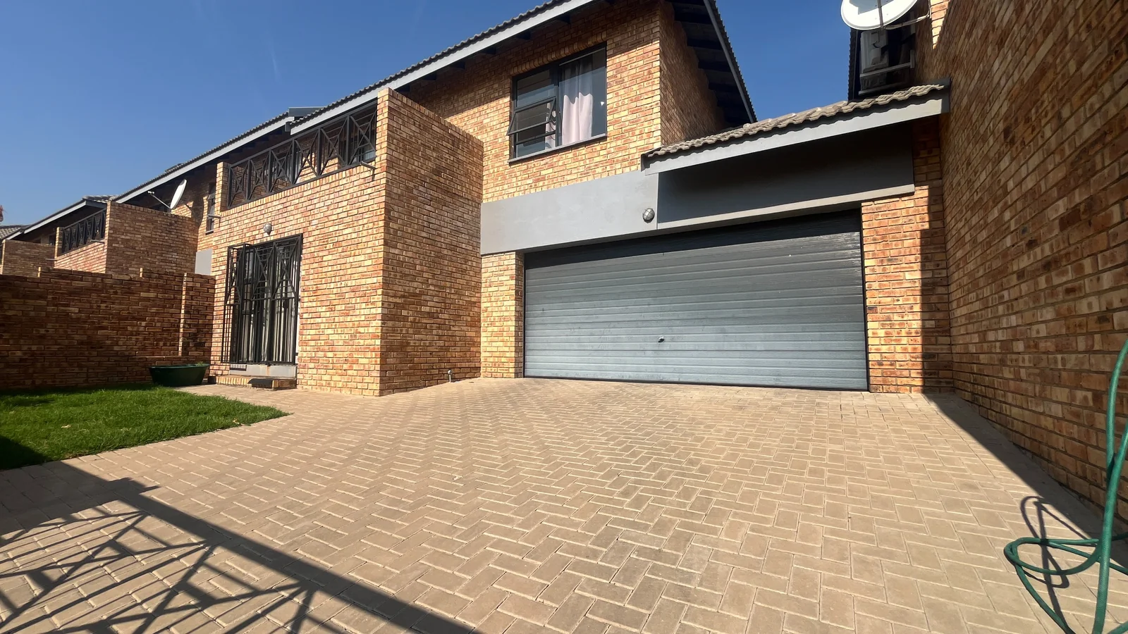Modern Three Bedroom Duplex with Private Garden in Eagles Crescent