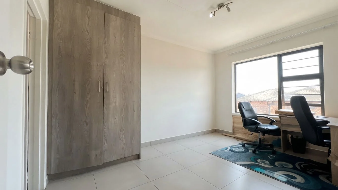 Modern Three Bedroom Duplex with Private Garden in Eagles Crescent
