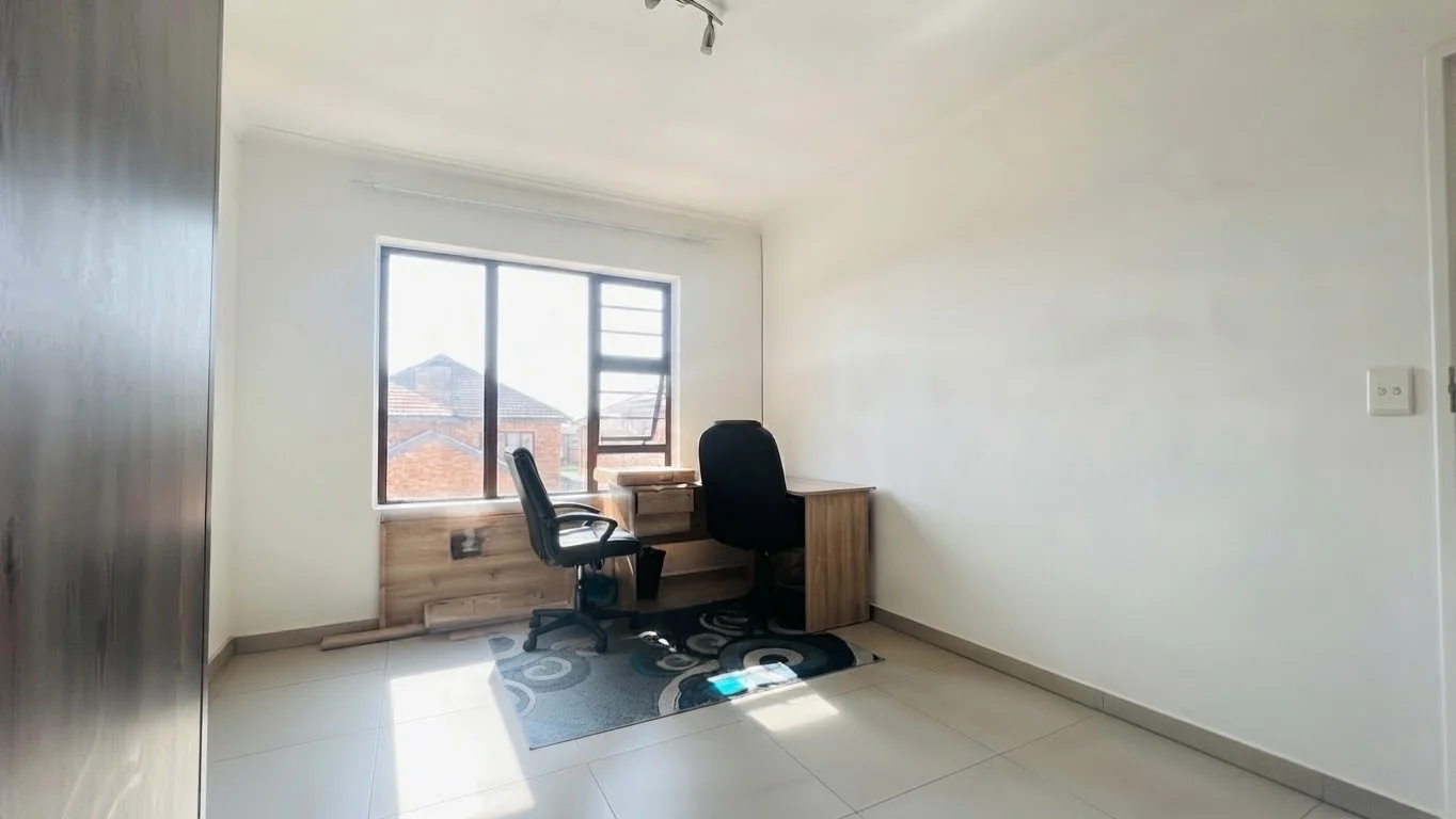 Modern Three Bedroom Duplex with Private Garden in Eagles Crescent