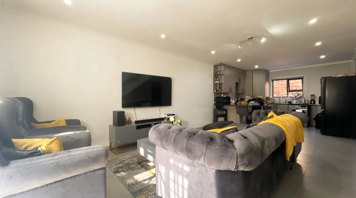 Modern Three Bedroom Duplex with Private Garden in Eagles Crescent