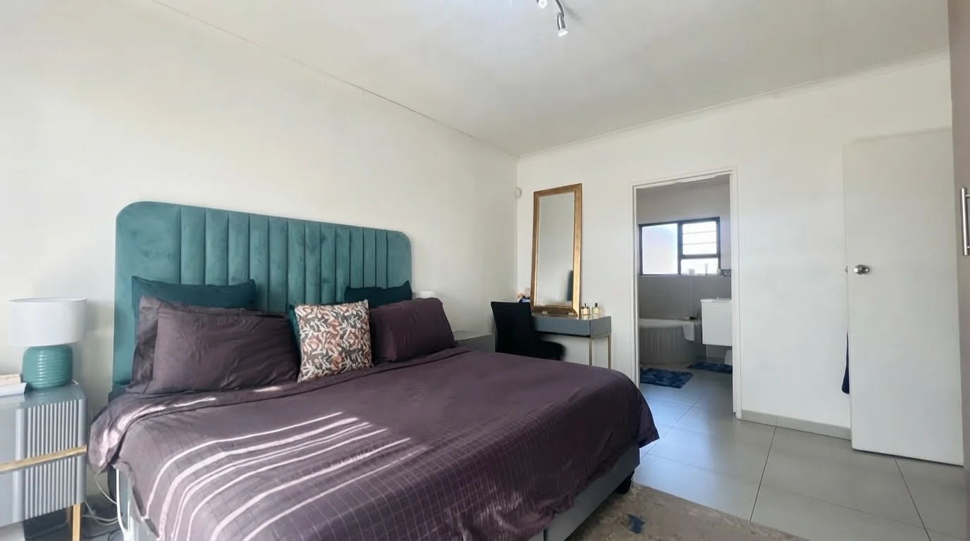 Modern Three Bedroom Duplex with Private Garden in Eagles Crescent