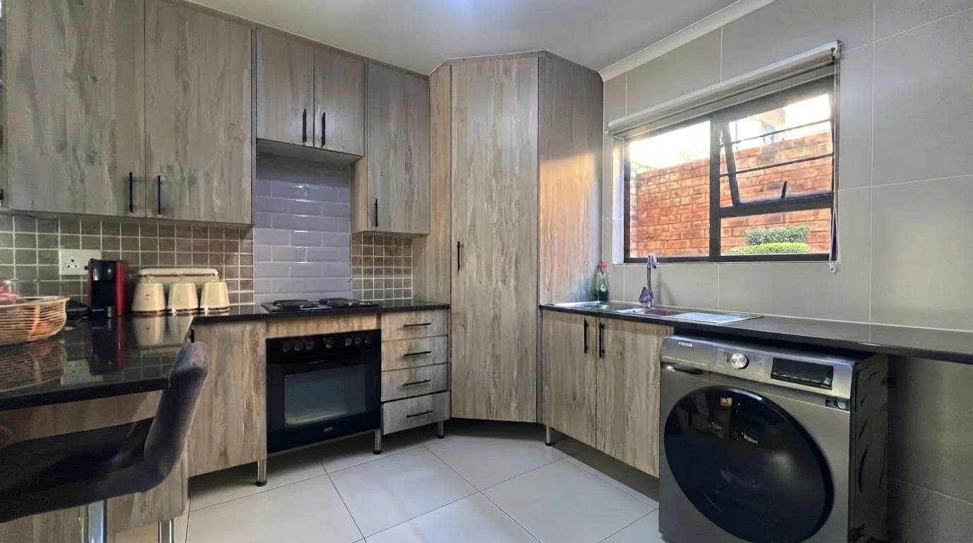 Modern Three Bedroom Duplex with Private Garden in Eagles Crescent