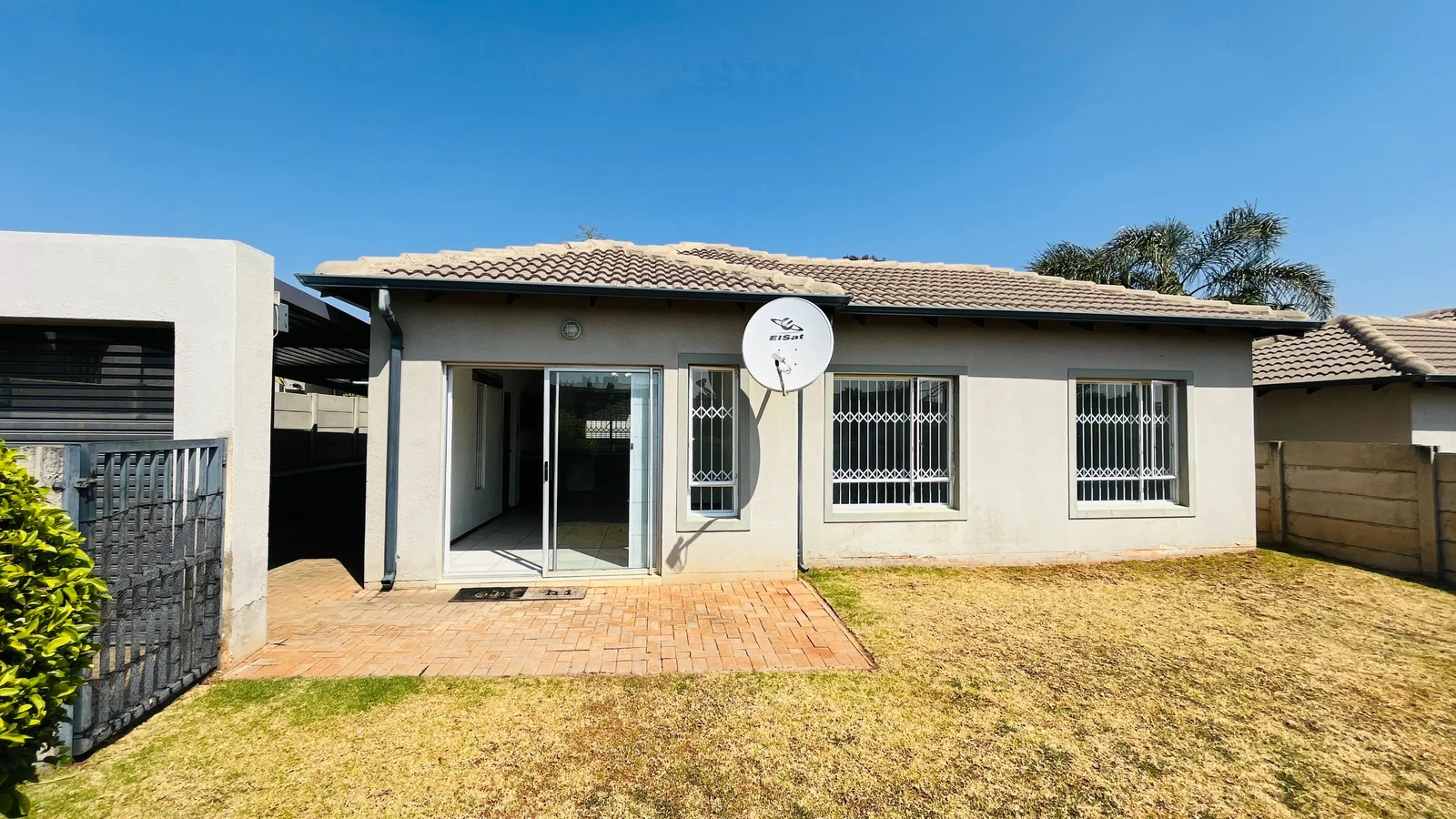 Charming 2-Bedroom Rental with Wrap-Around Garden in Amorosa.<br/>
