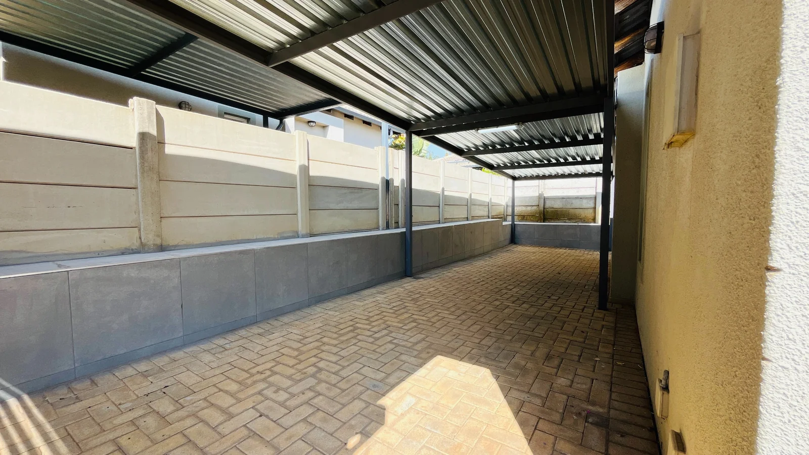 Charming 2-Bedroom Rental with Wrap-Around Garden in Amorosa.<br/>