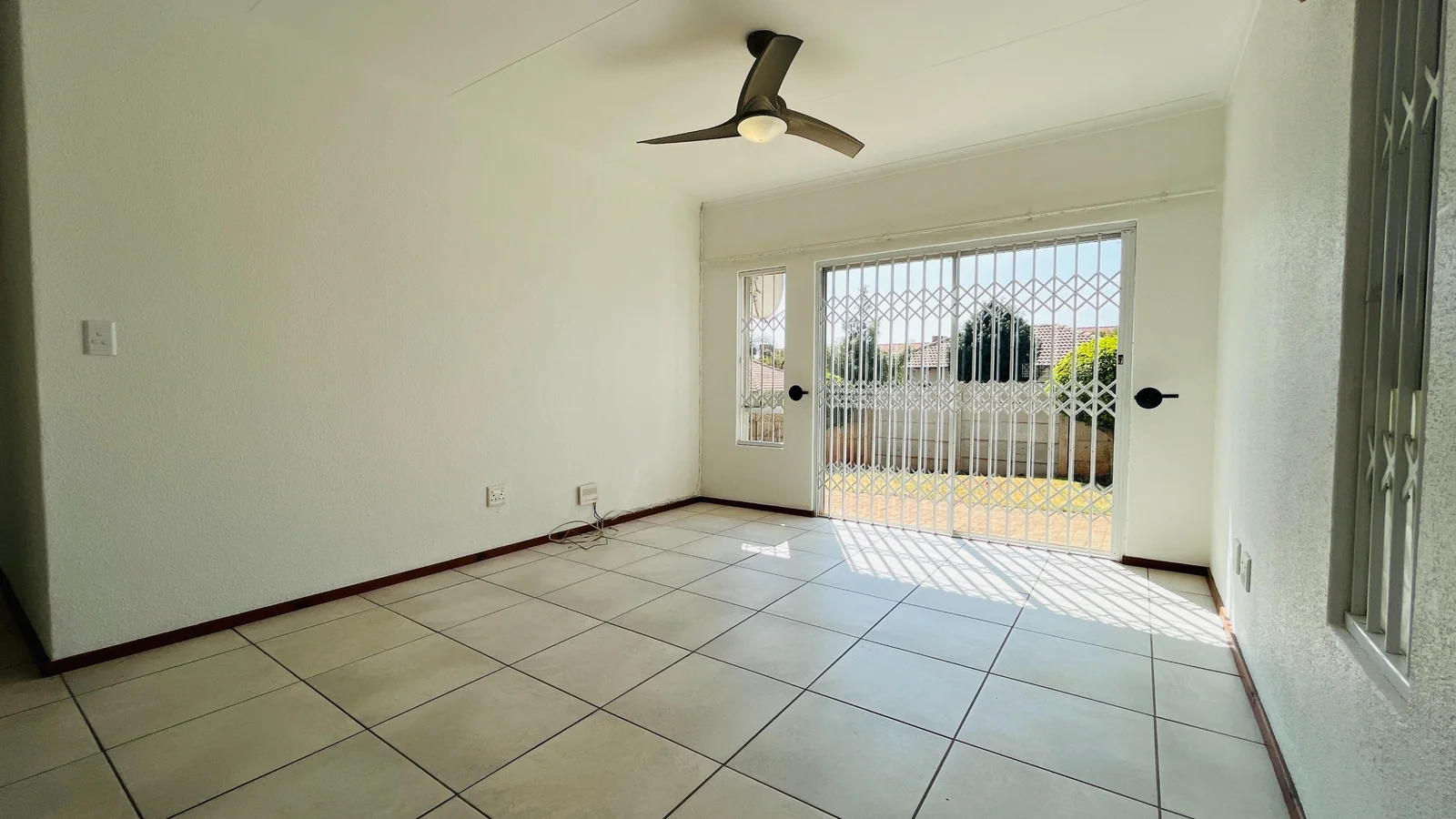 Charming 2-Bedroom Rental with Wrap-Around Garden in Amorosa.<br/>