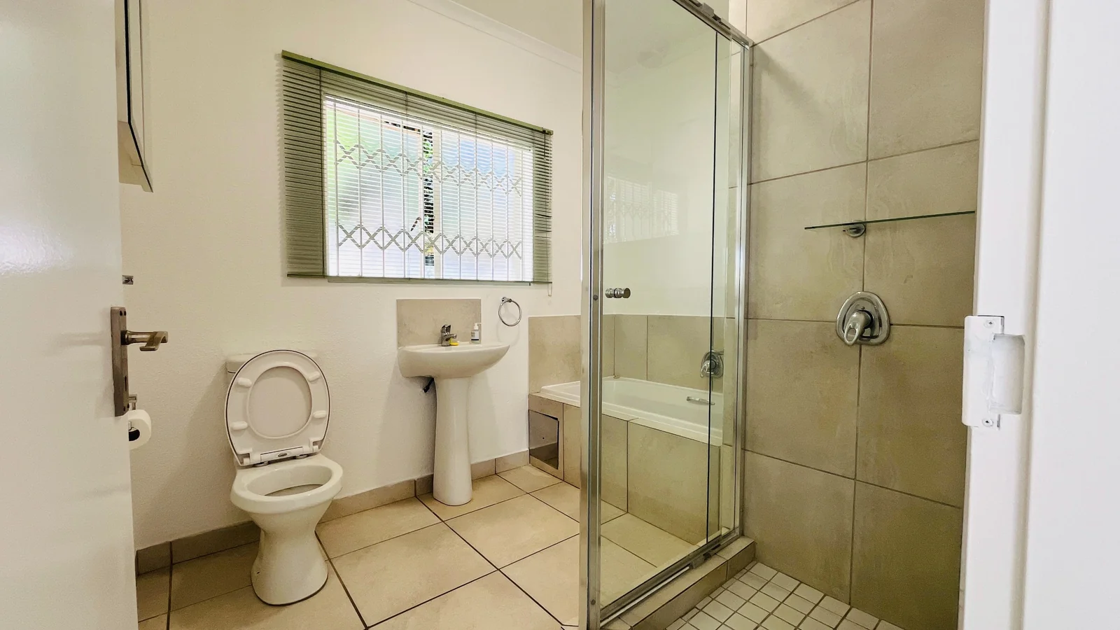 Charming 2-Bedroom Rental with Wrap-Around Garden in Amorosa.<br/>
