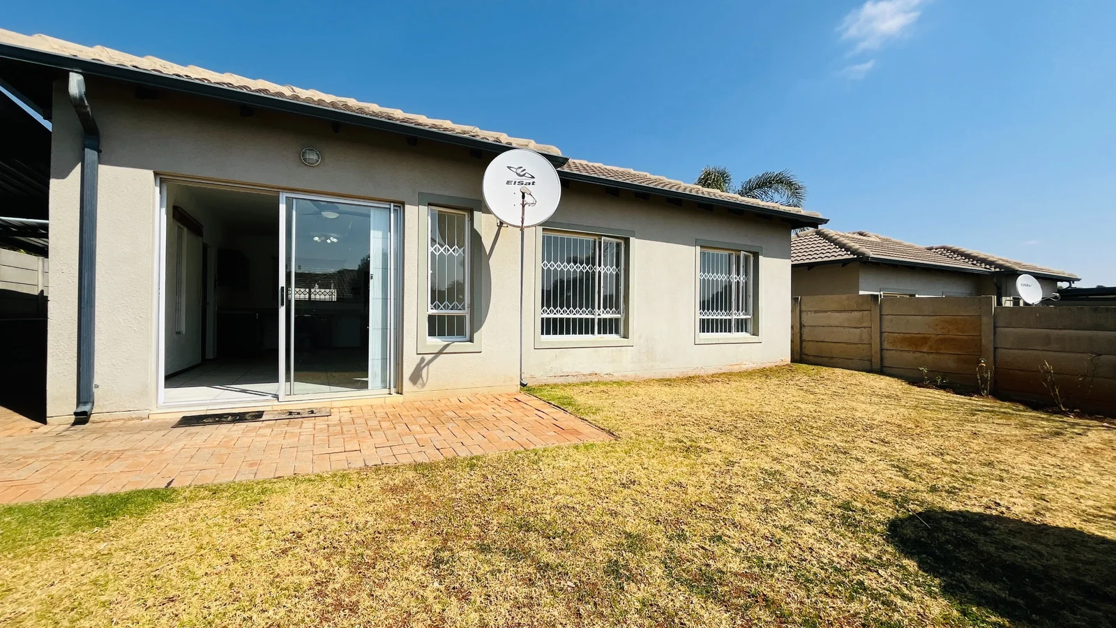 Charming 2-Bedroom Rental with Wrap-Around Garden in Amorosa.<br/>