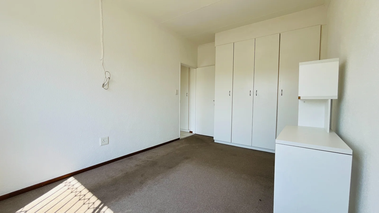 Charming 2-Bedroom Rental with Wrap-Around Garden in Amorosa.<br/>