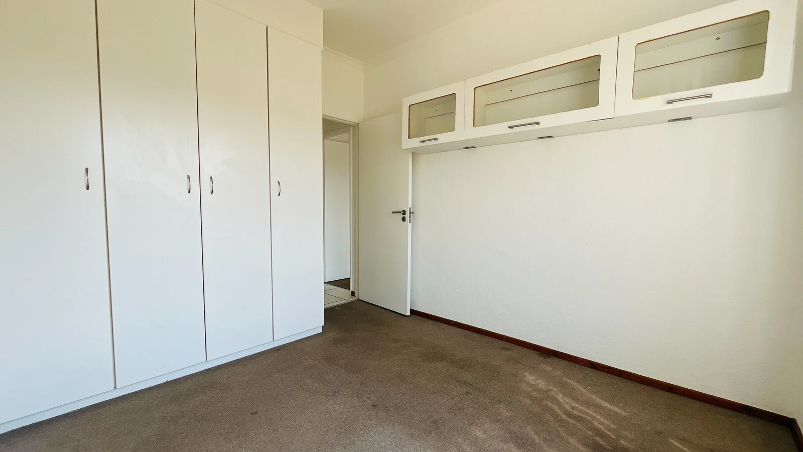 Charming 2-Bedroom Rental with Wrap-Around Garden in Amorosa.<br/>