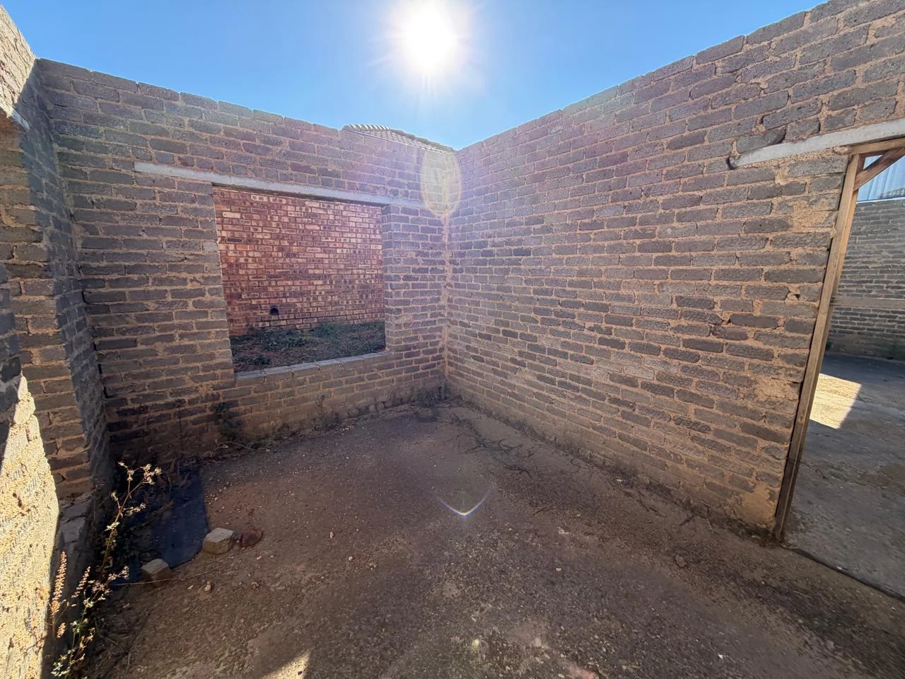 4 BEDROOM DOUBLE STOREY SHELL FOR SALE IN PARKLANDS SECURITY ESTATE - CLAYVILLE <br/><br/>