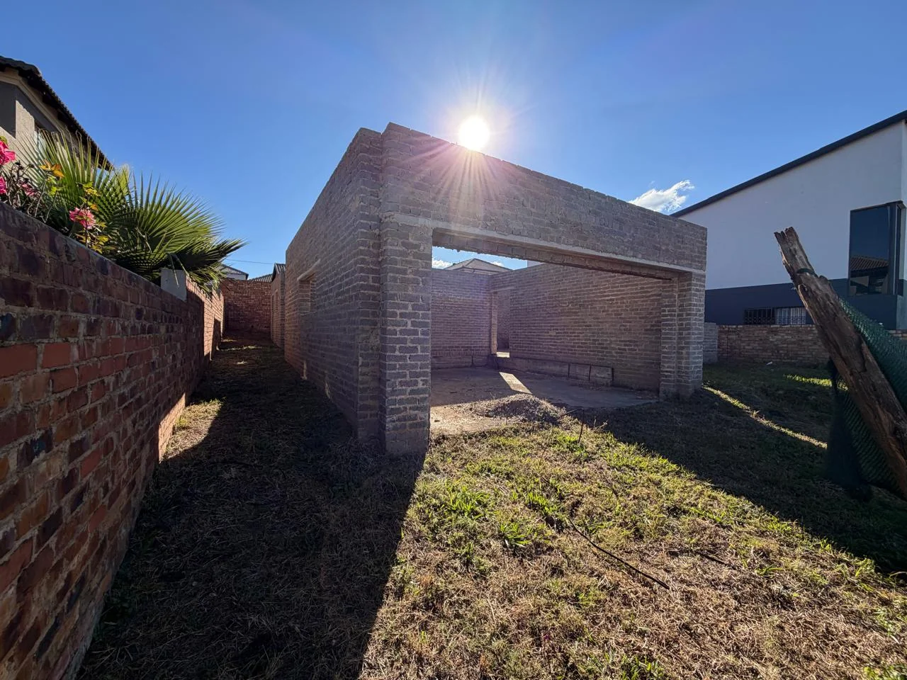 4 BEDROOM DOUBLE STOREY SHELL FOR SALE IN PARKLANDS SECURITY ESTATE - CLAYVILLE <br/><br/>