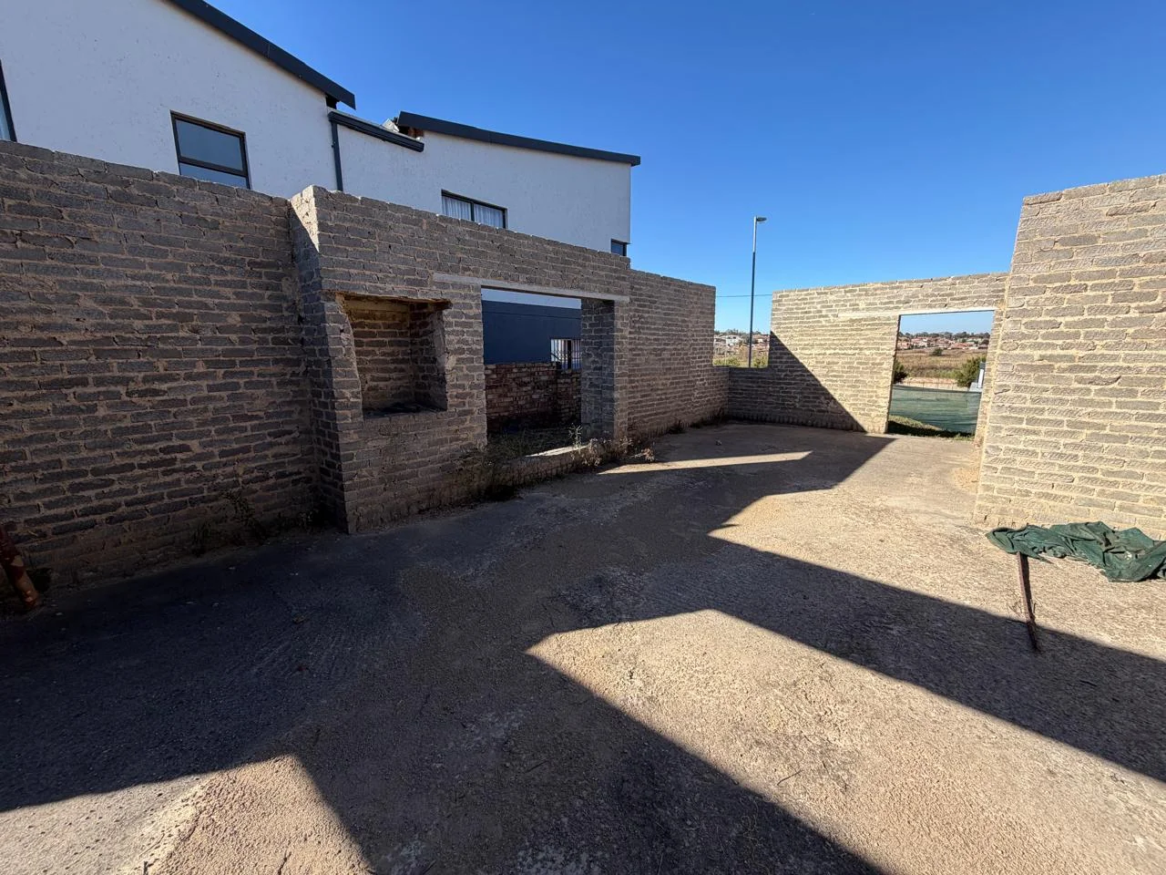 4 BEDROOM DOUBLE STOREY SHELL FOR SALE IN PARKLANDS SECURITY ESTATE - CLAYVILLE <br/><br/>
