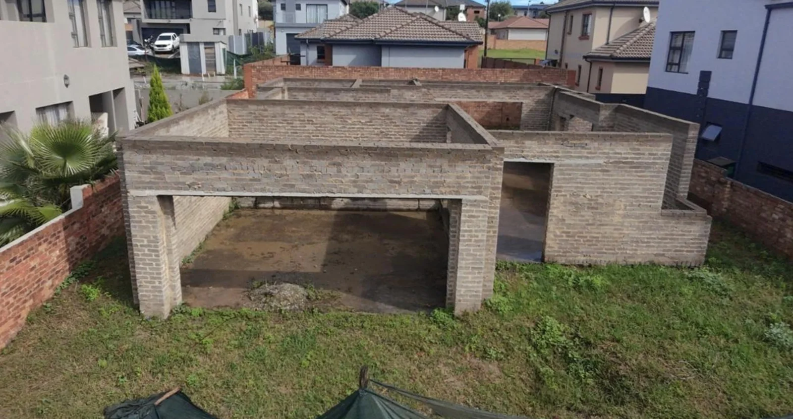 4 BEDROOM DOUBLE STOREY SHELL FOR SALE IN PARKLANDS SECURITY ESTATE - CLAYVILLE <br/><br/>