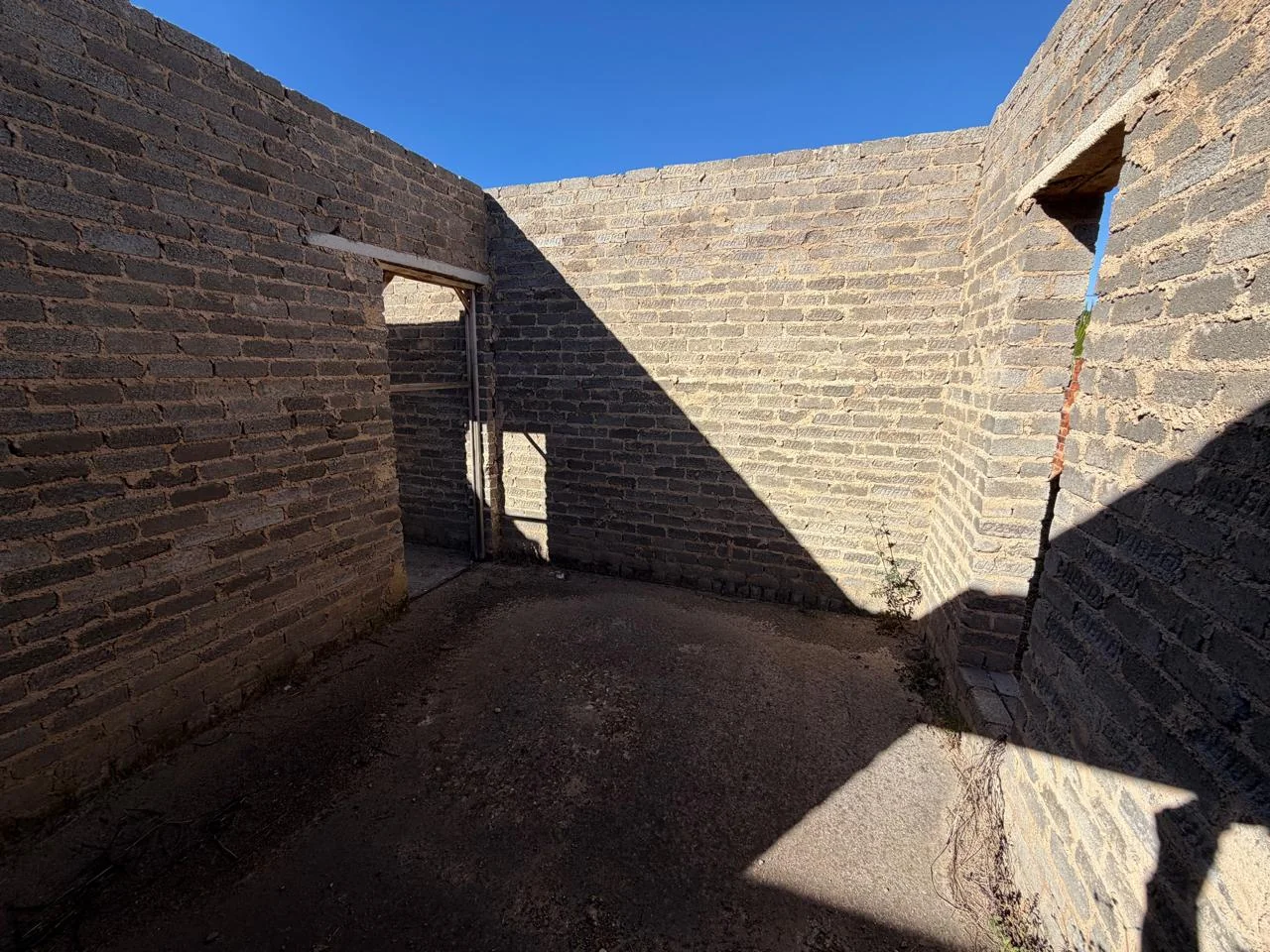 4 BEDROOM DOUBLE STOREY SHELL FOR SALE IN PARKLANDS SECURITY ESTATE - CLAYVILLE <br/><br/>