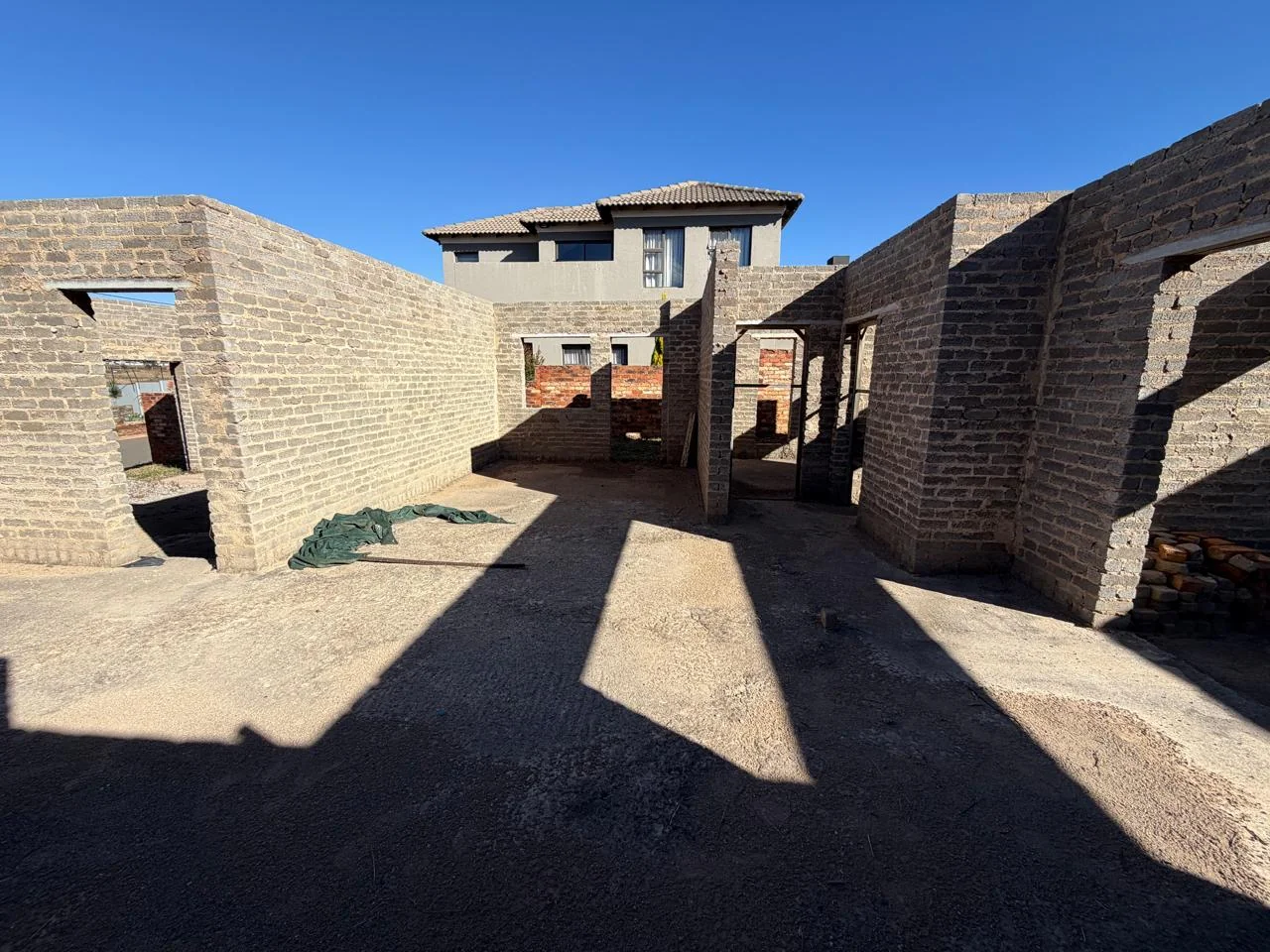 4 BEDROOM DOUBLE STOREY SHELL FOR SALE IN PARKLANDS SECURITY ESTATE - CLAYVILLE <br/><br/>