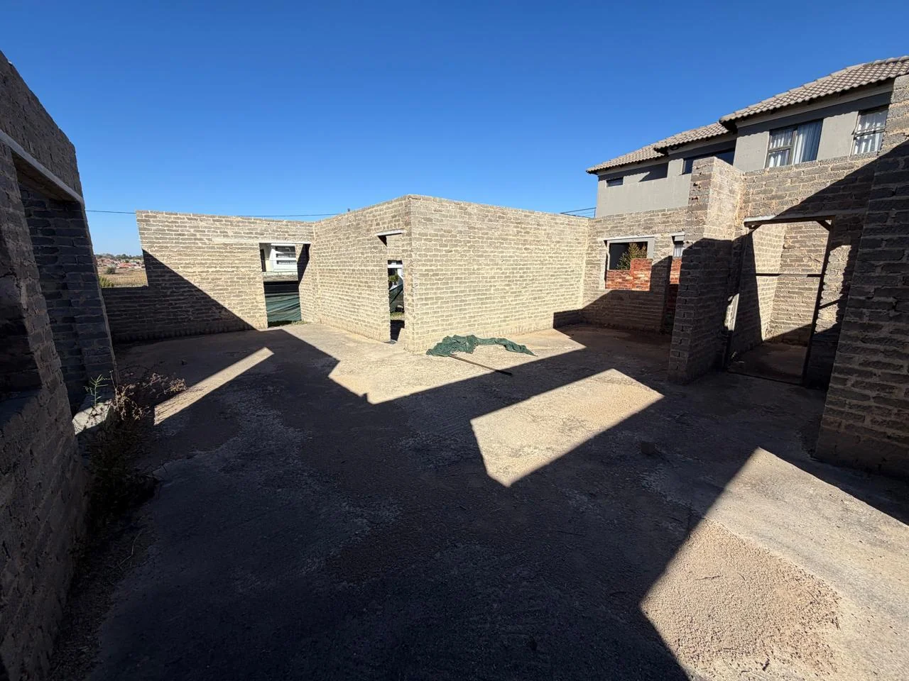 4 BEDROOM DOUBLE STOREY SHELL FOR SALE IN PARKLANDS SECURITY ESTATE - CLAYVILLE <br/><br/>