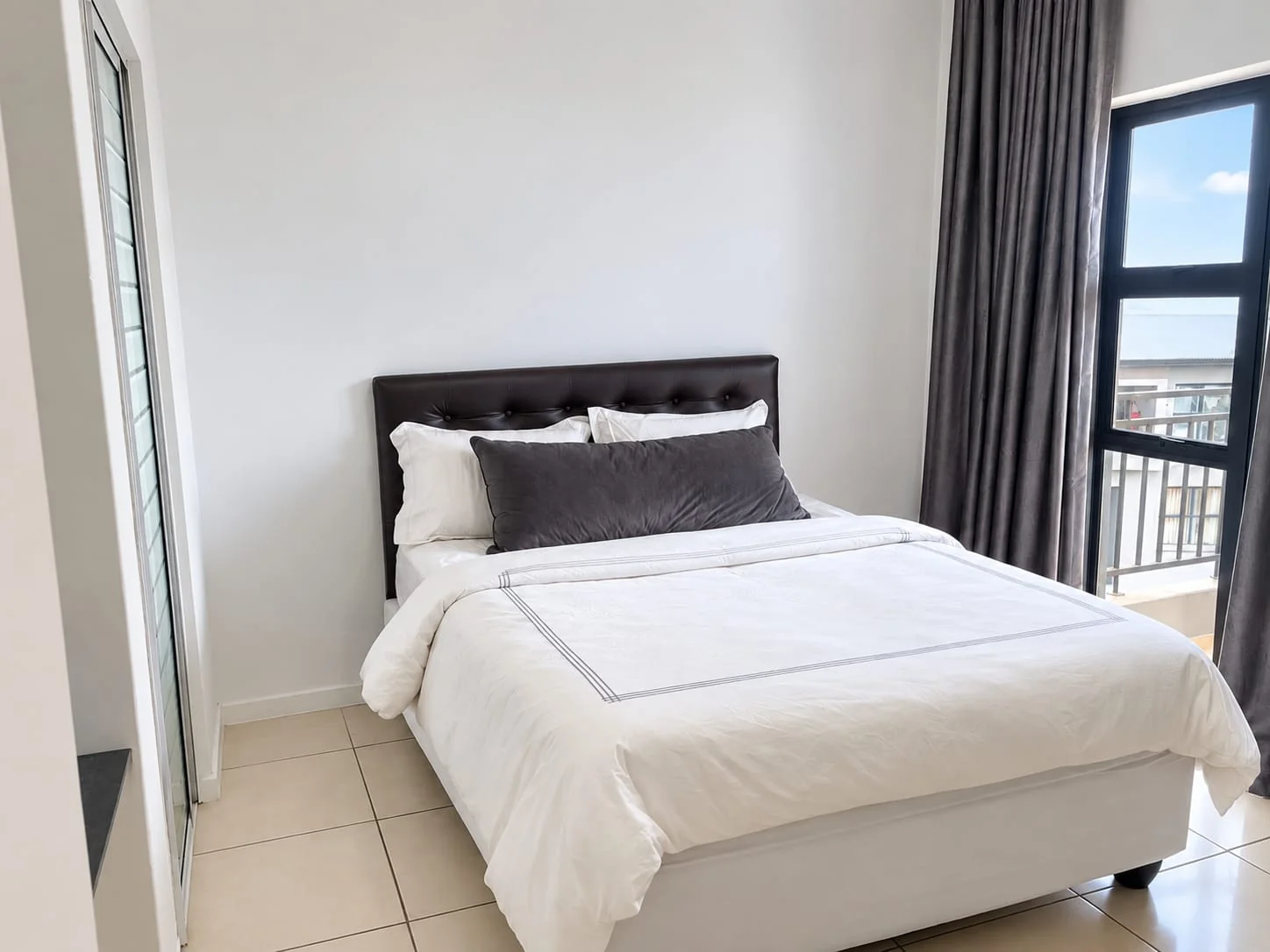 LUXURY 1-BEDROOM APARTMENT | MODERN LOCK-UP-AND-GO
