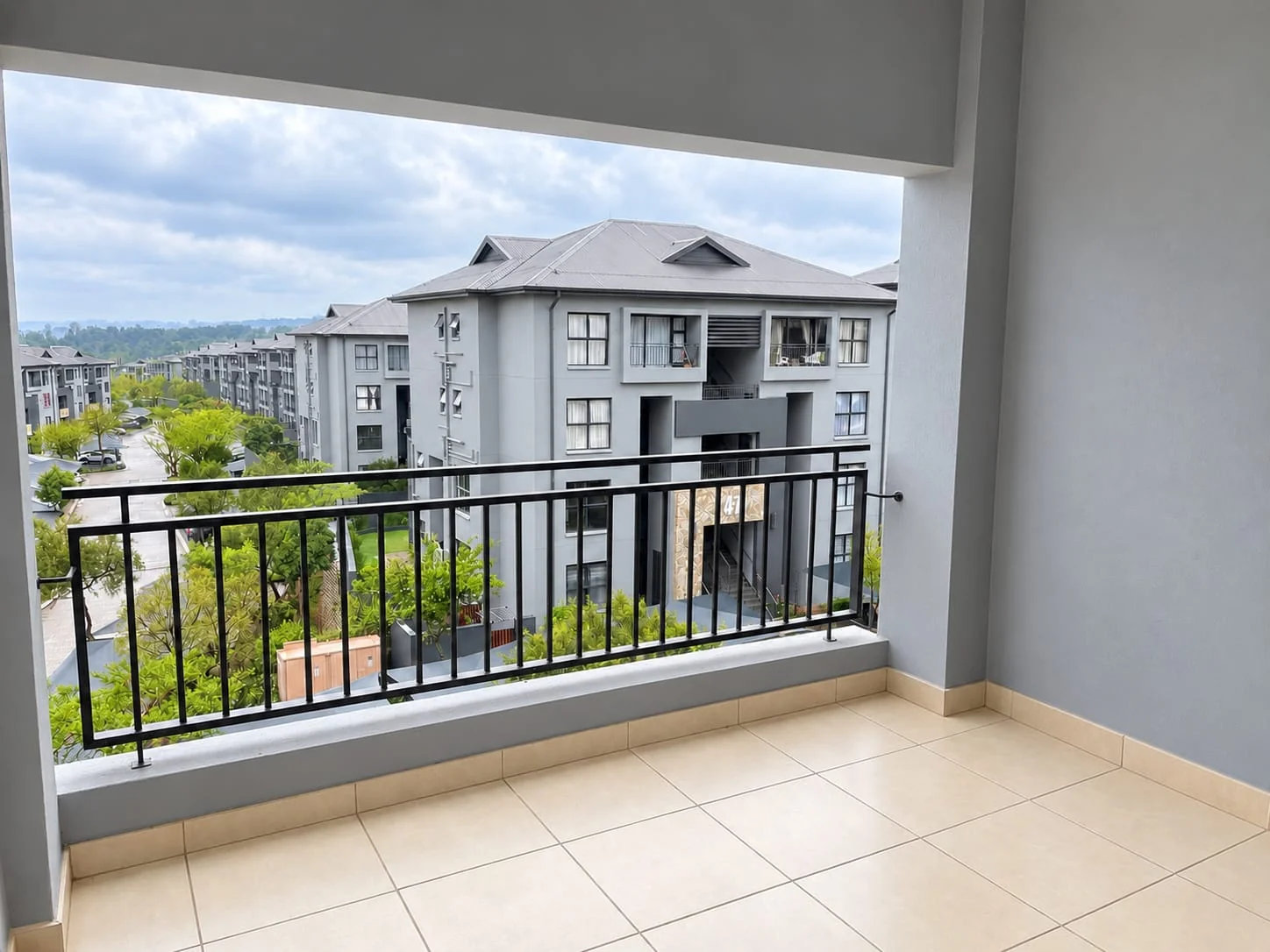 LUXURY 1-BEDROOM APARTMENT | MODERN LOCK-UP-AND-GO