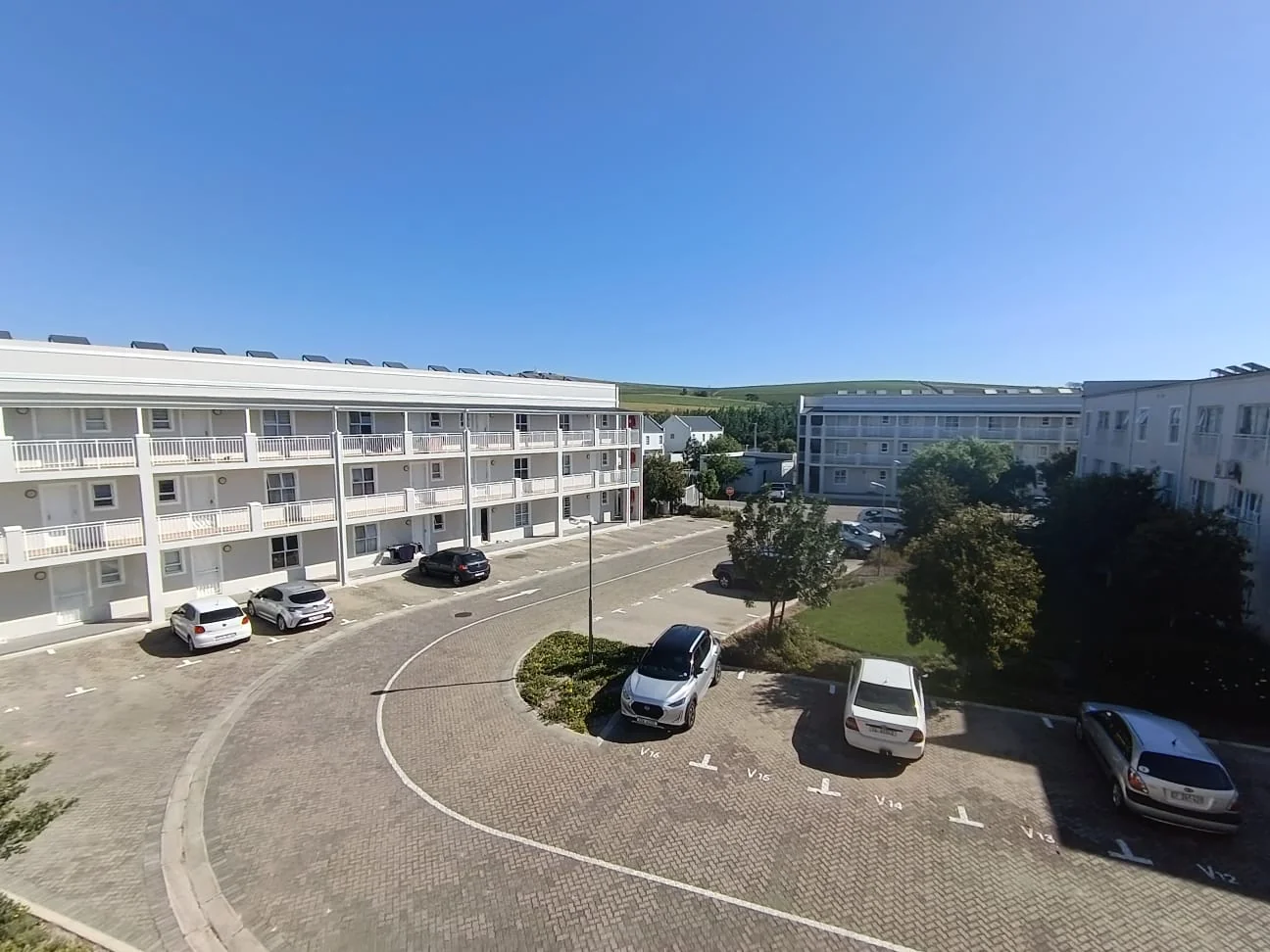 LIGHT-FILLED 2-BEDROOM APARTMENT WITH LOVELY VIEWS – NUUTGEVONDEN