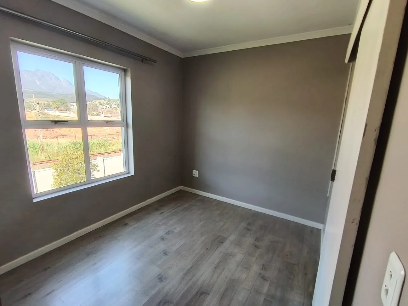 LIGHT-FILLED 2-BEDROOM APARTMENT WITH LOVELY VIEWS – NUUTGEVONDEN