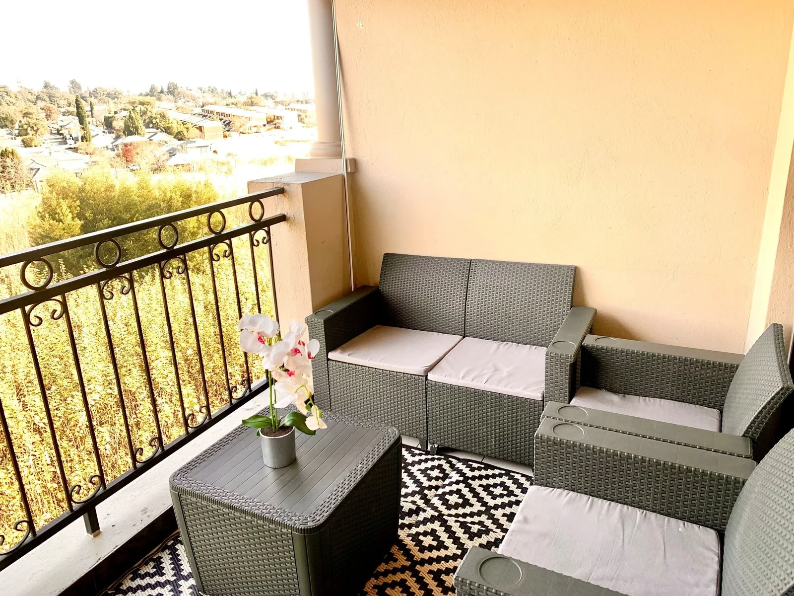 Modern 2-Bedroom Apartment in Noordwyk – R8,500 per Month