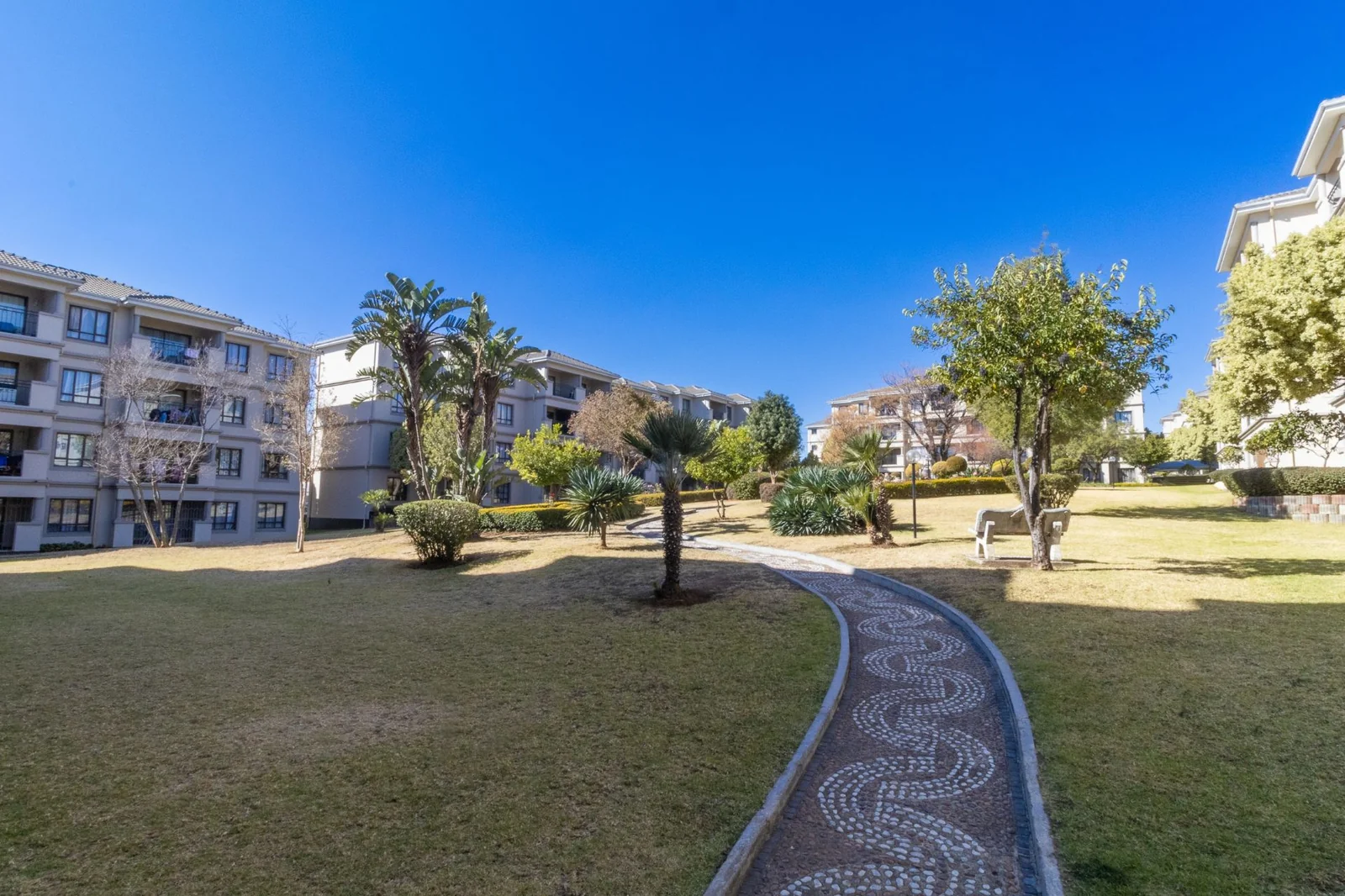 Modern 2-Bedroom Apartment in Noordwyk – R8,500 per Month