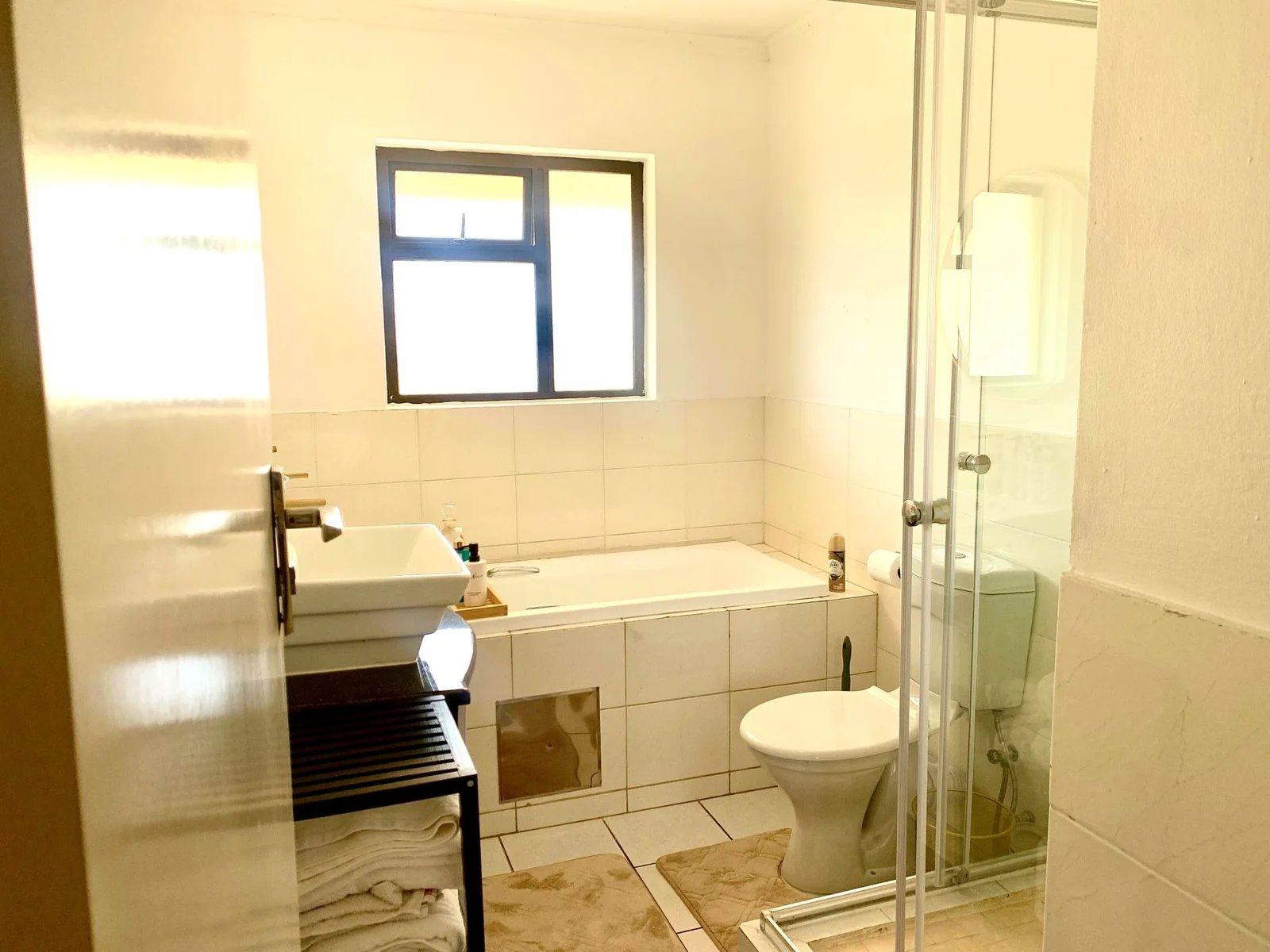 Modern 2-Bedroom Apartment in Noordwyk – R8,500 per Month