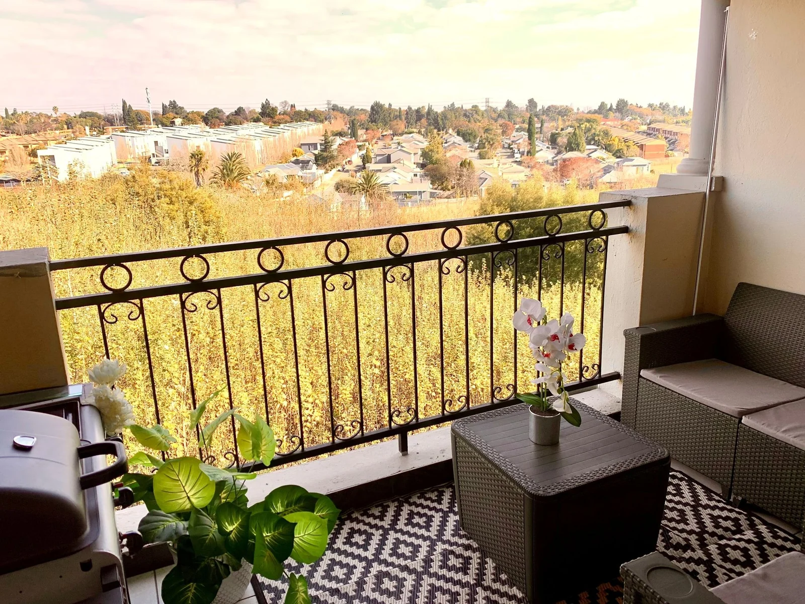 Modern 2-Bedroom Apartment in Noordwyk – R8,500 per Month