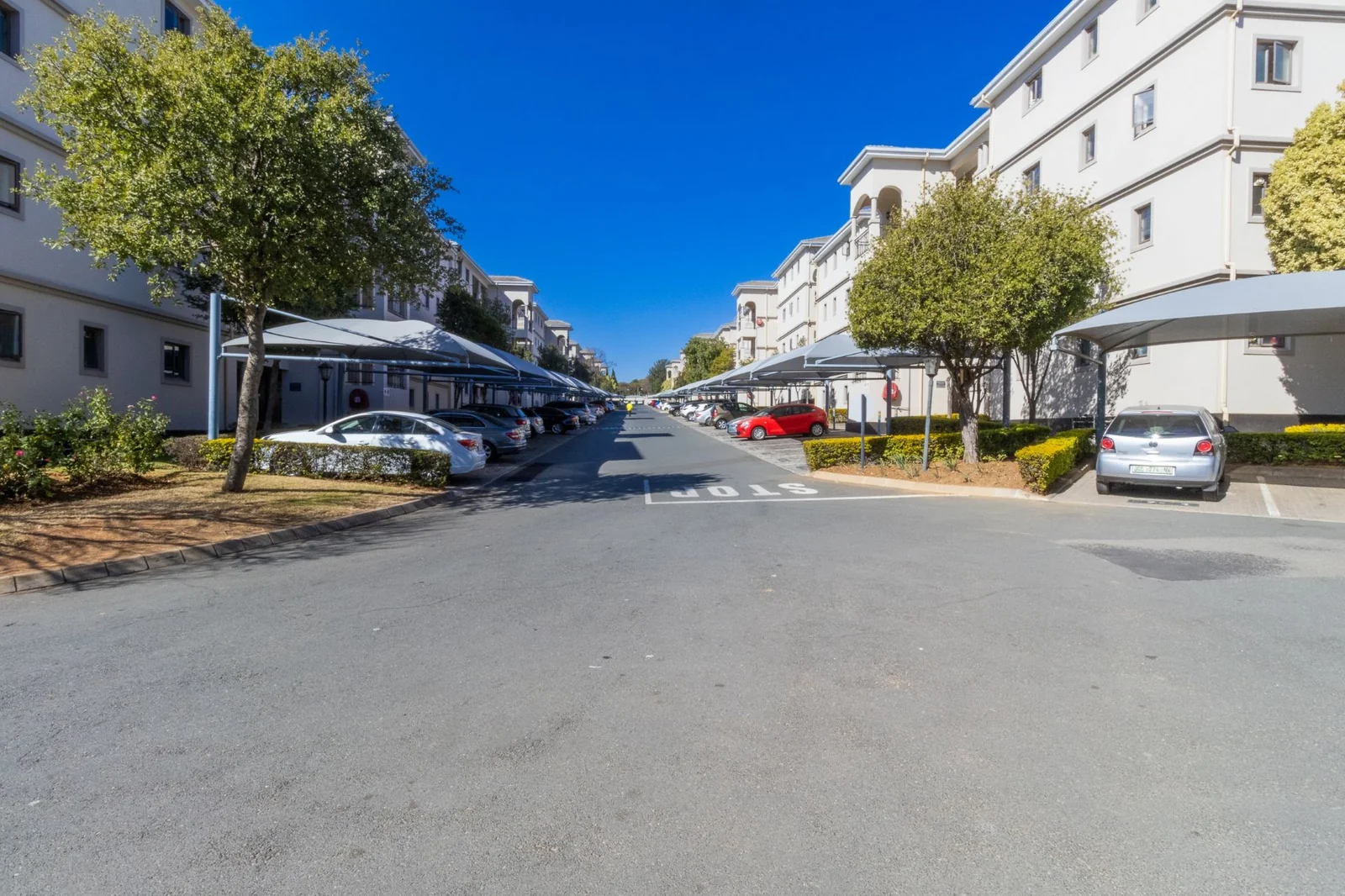 Modern 2-Bedroom Apartment in Noordwyk – R8,500 per Month