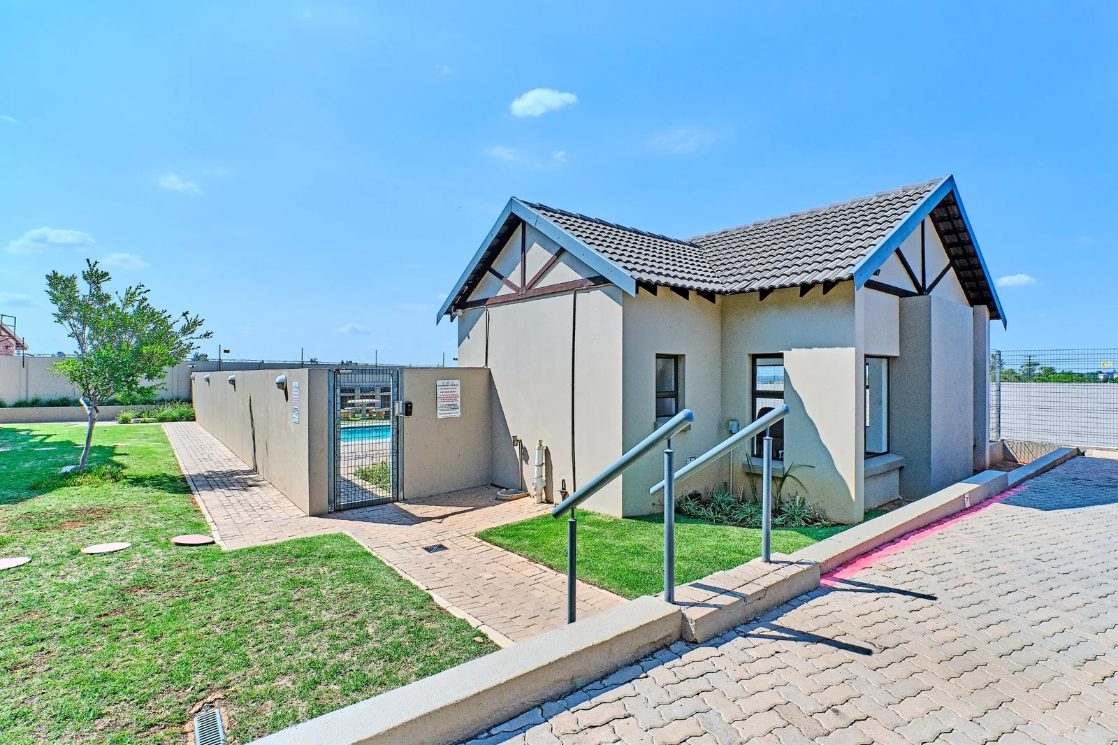 2 Bedroom Apartment to Rent in Ruimsig
