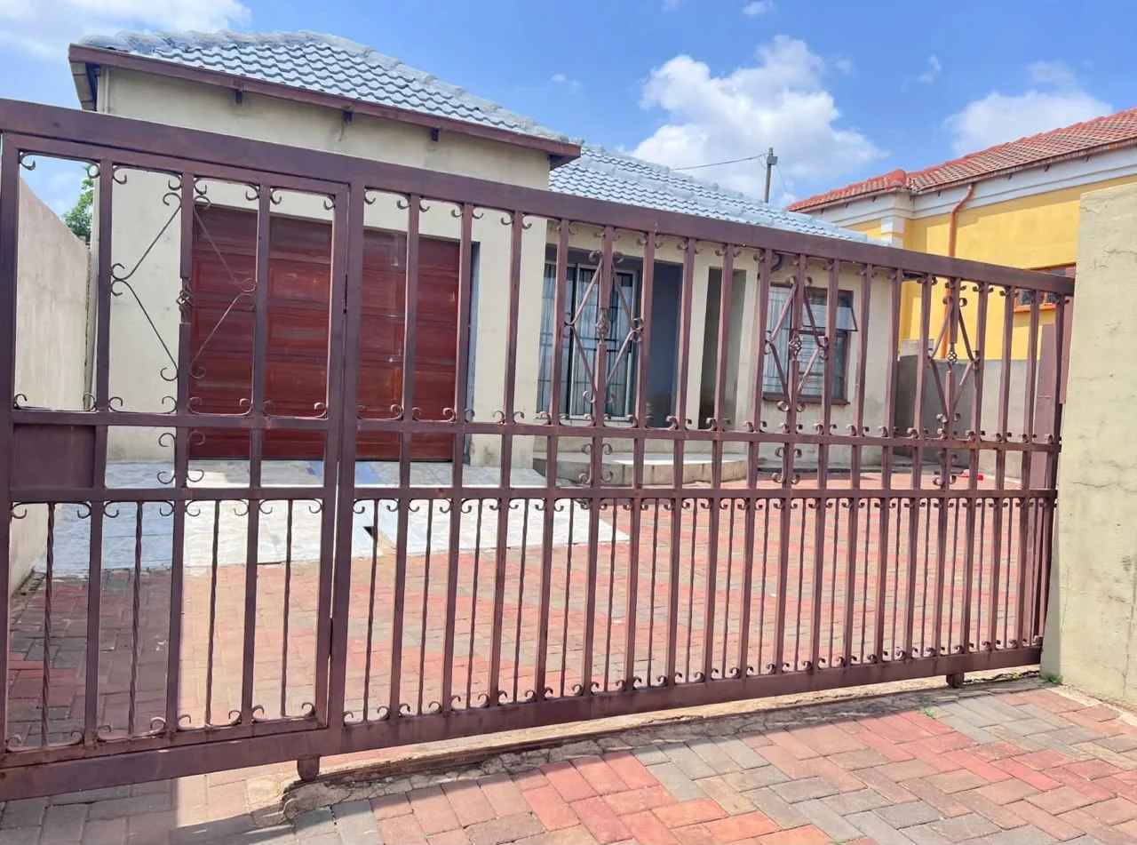 Your Next Chapter Begins Here: A Secure Family Haven in Clayville - R1,200,000