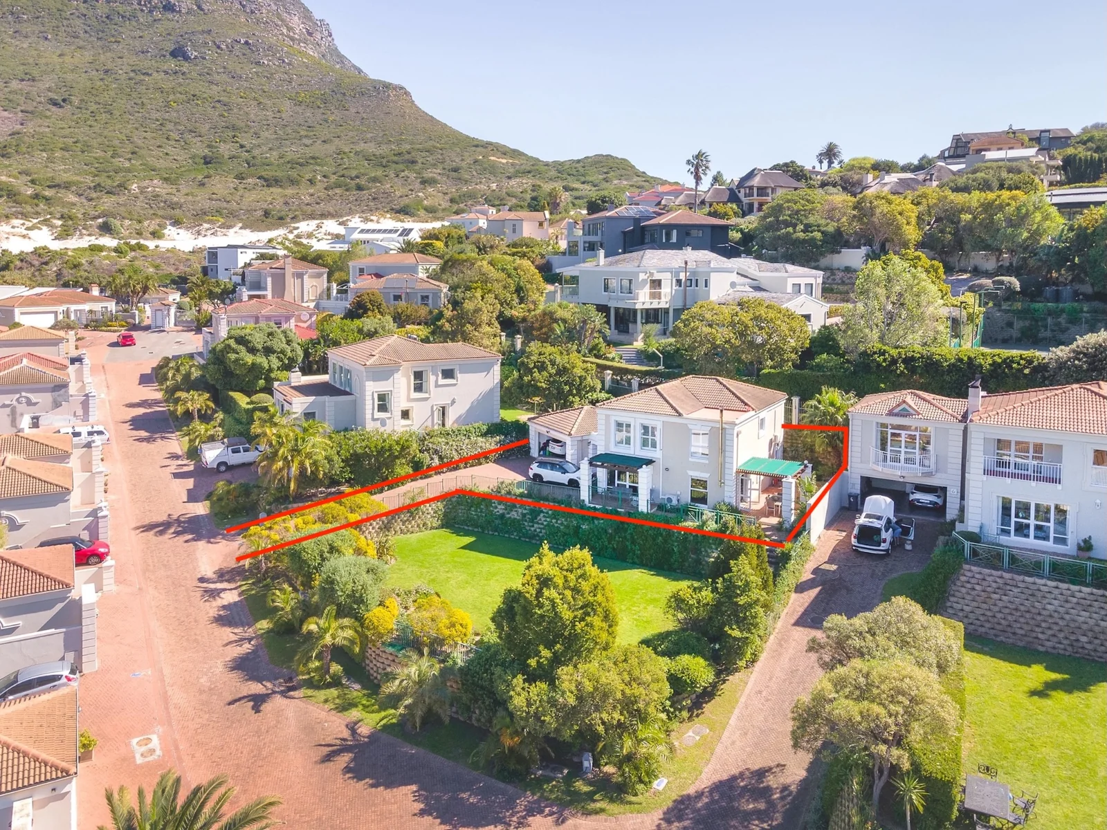 Immaculate 4 bedroom home, with views, in elevated Security Estate!