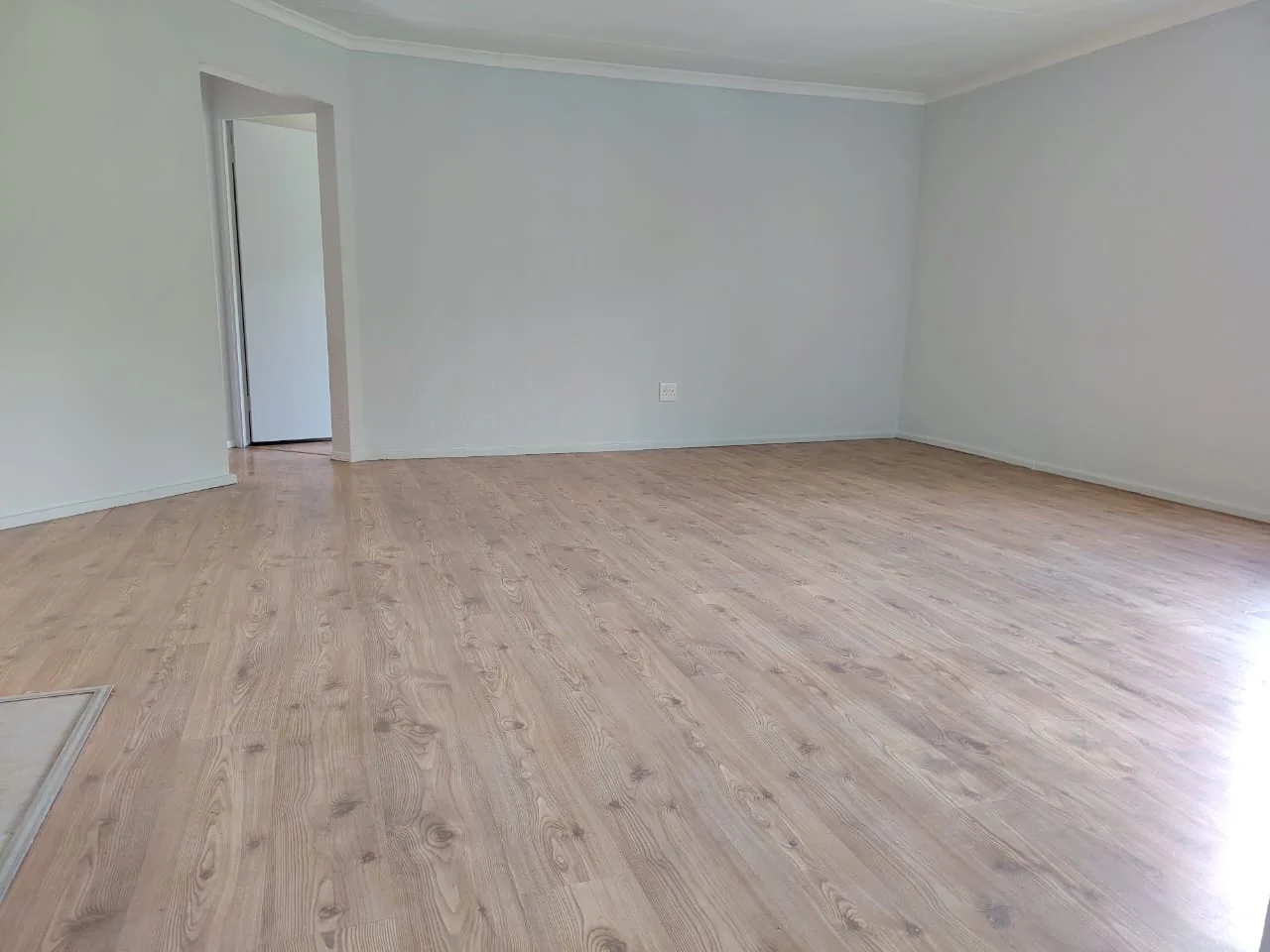 Set in the most beautiful garden and a fully renovated unit.