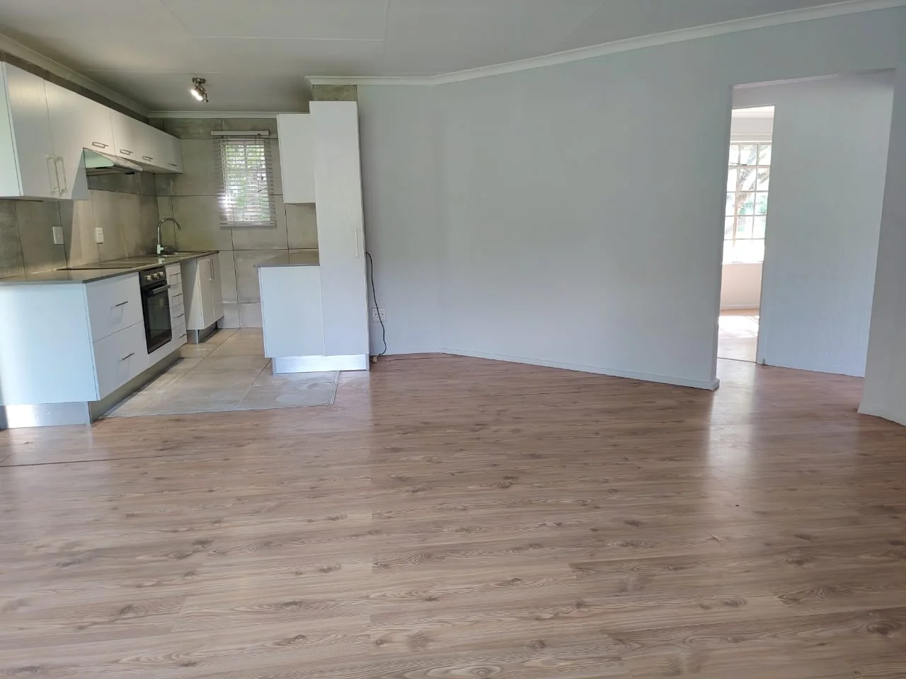 Set in the most beautiful garden and a fully renovated unit.