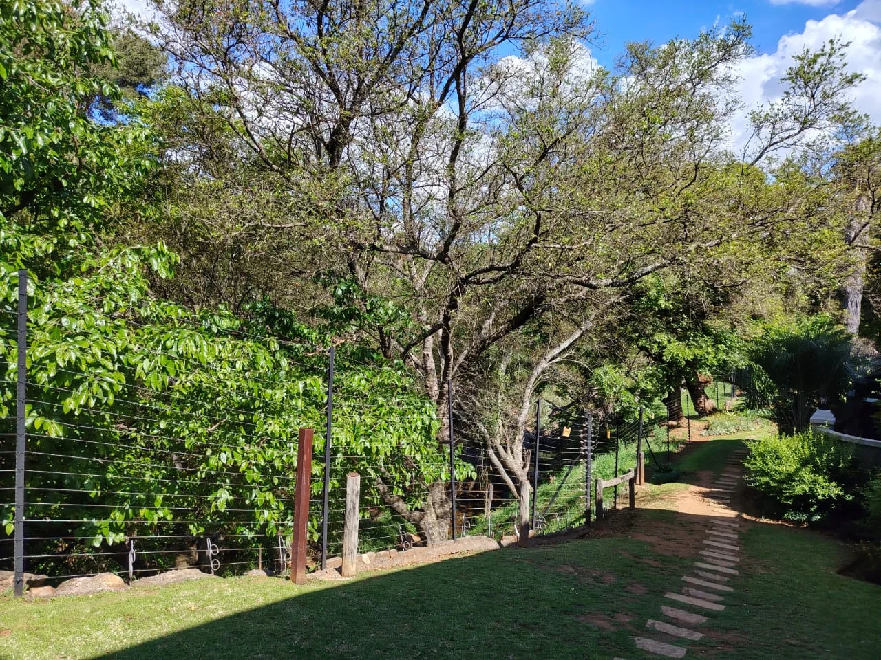 Set in the most beautiful garden and a fully renovated unit.