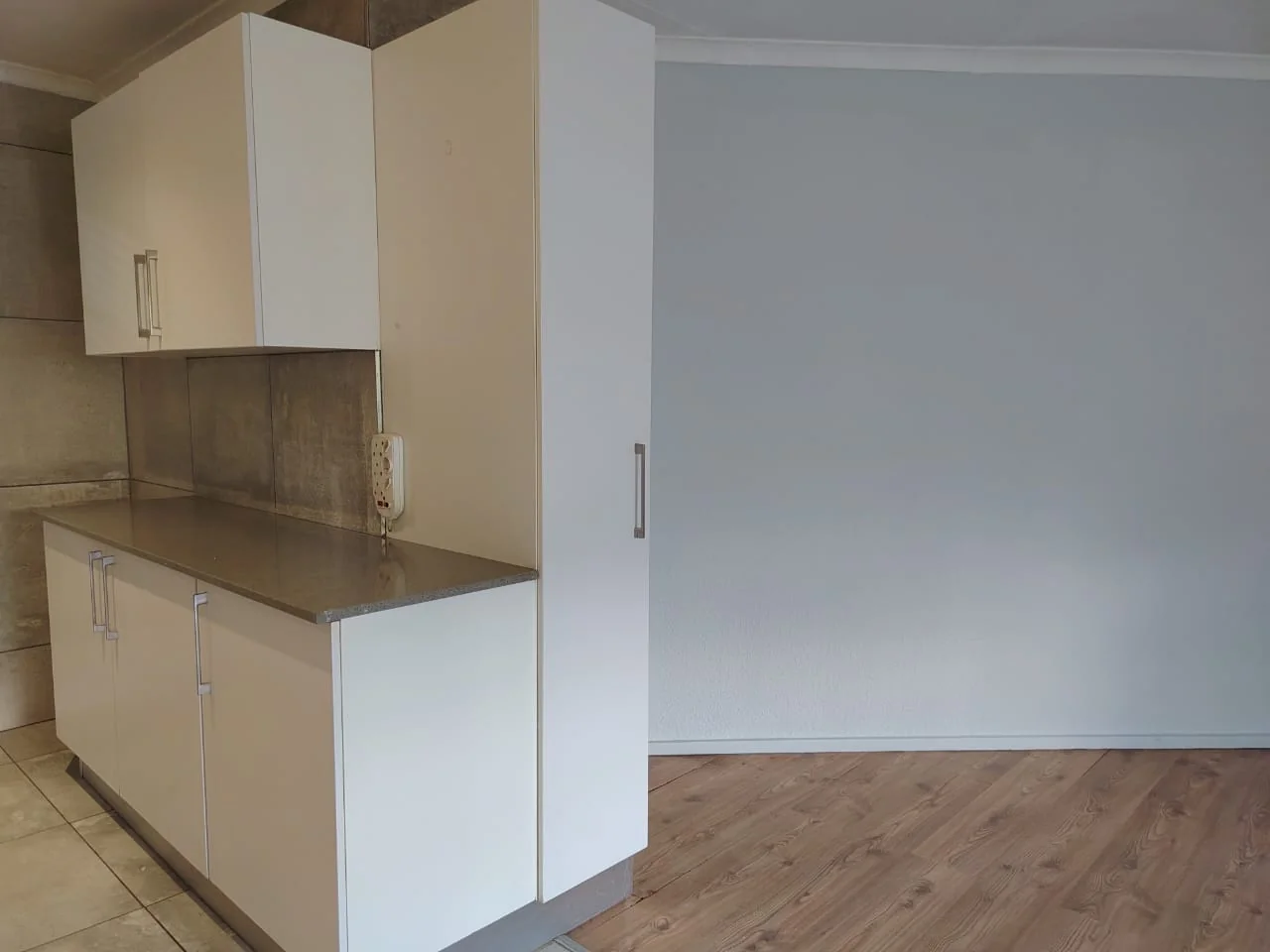 Set in the most beautiful garden and a fully renovated unit.