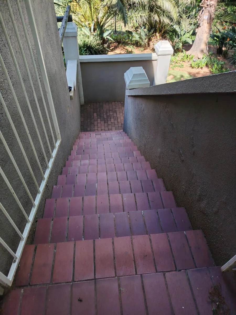 Set in the most beautiful garden and a fully renovated unit.