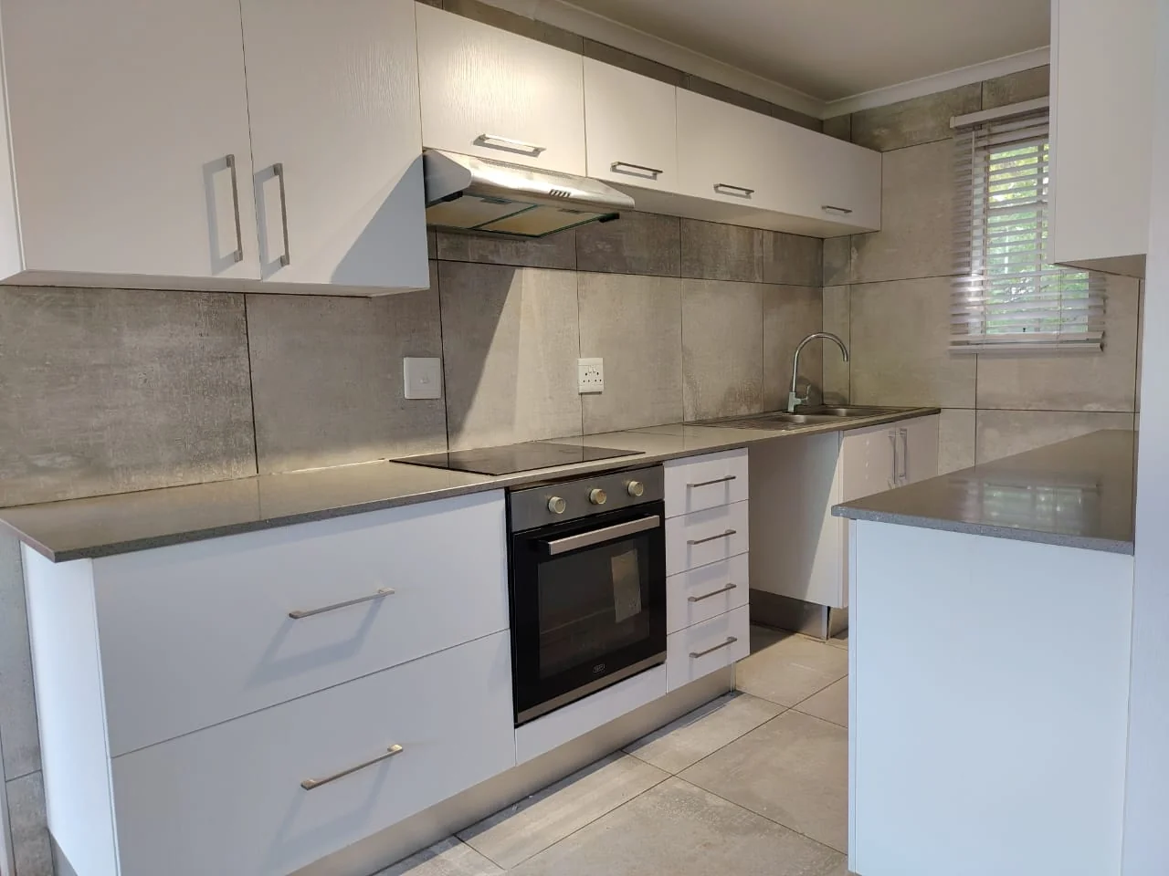 Set in the most beautiful garden and a fully renovated unit.