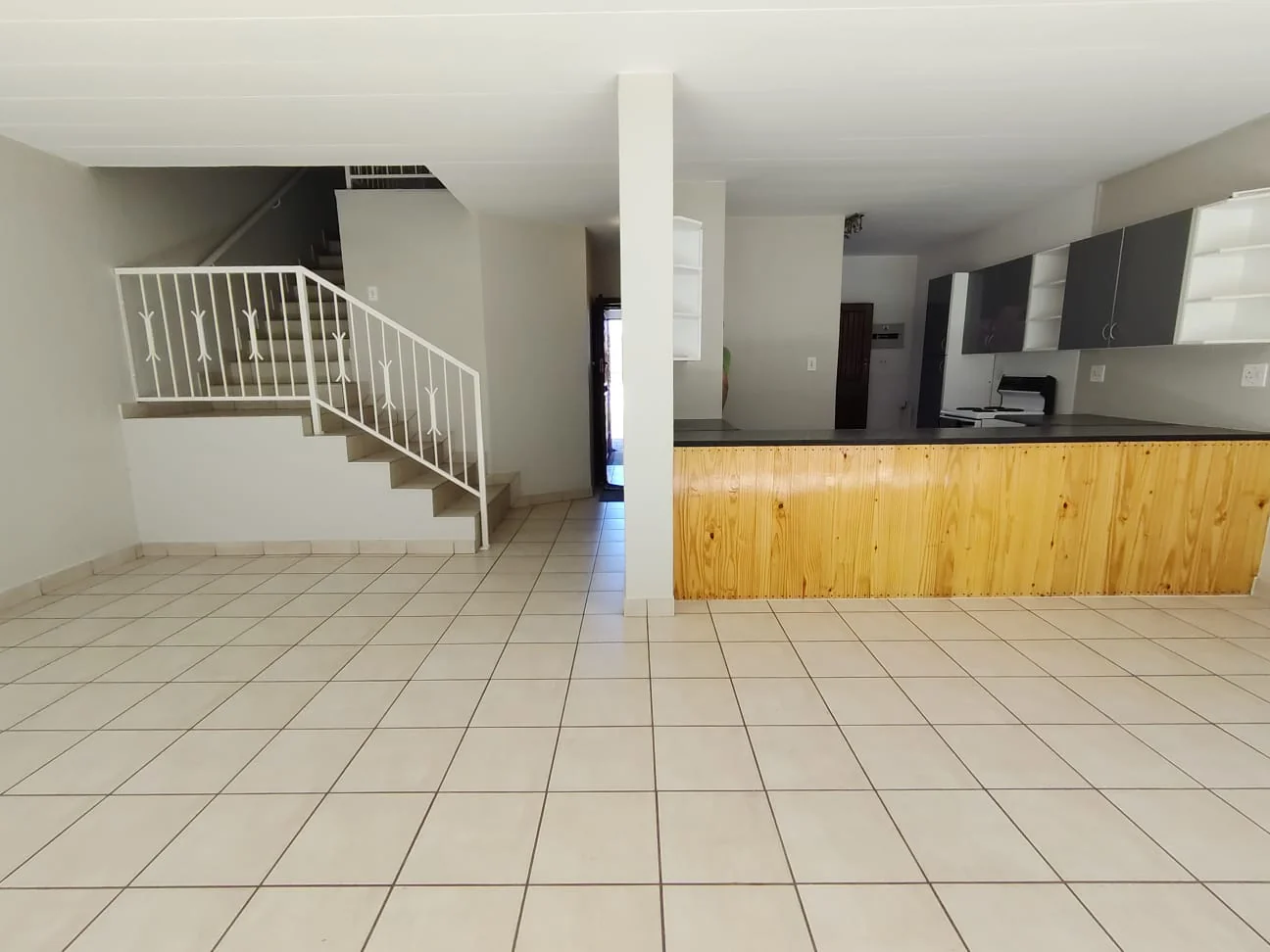 Fabulously Renovated, Spacious and Light-Filled Town House in Sought-After Small Complex.