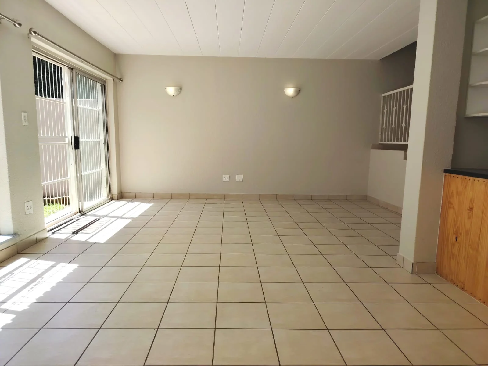 Fabulously Renovated, Spacious and Light-Filled Town House in Sought-After Small Complex.